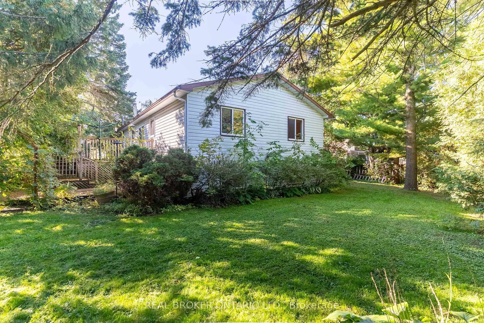 Photo 31 of 16 Gold Crescent, Russell, Village of Russell — HOMEH