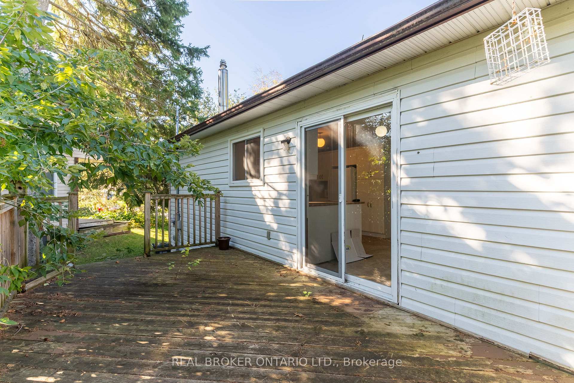 Photo 32 of 16 Gold Crescent, Russell, Village of Russell — HOMEH
