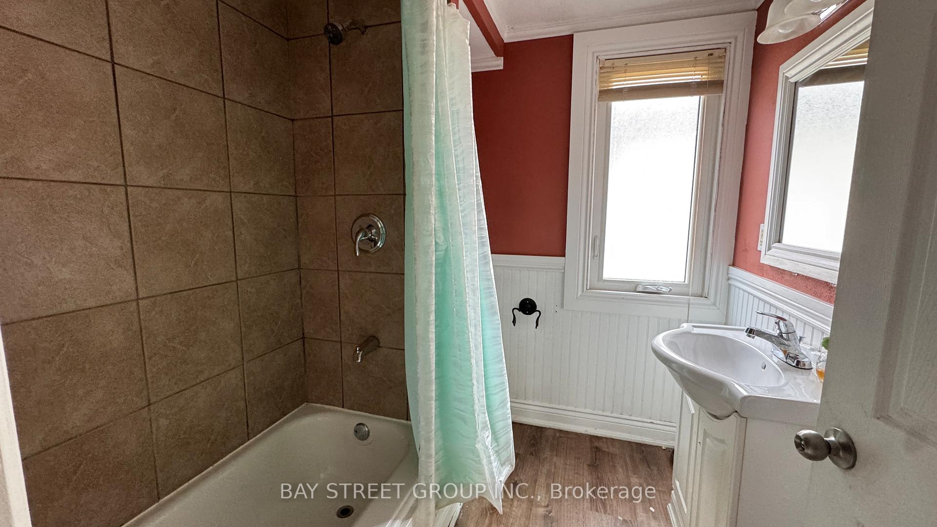 Photo 6 of Unit Upper, 5114 Mcrae Street, Niagara Falls, Cherrywood — HOMEH