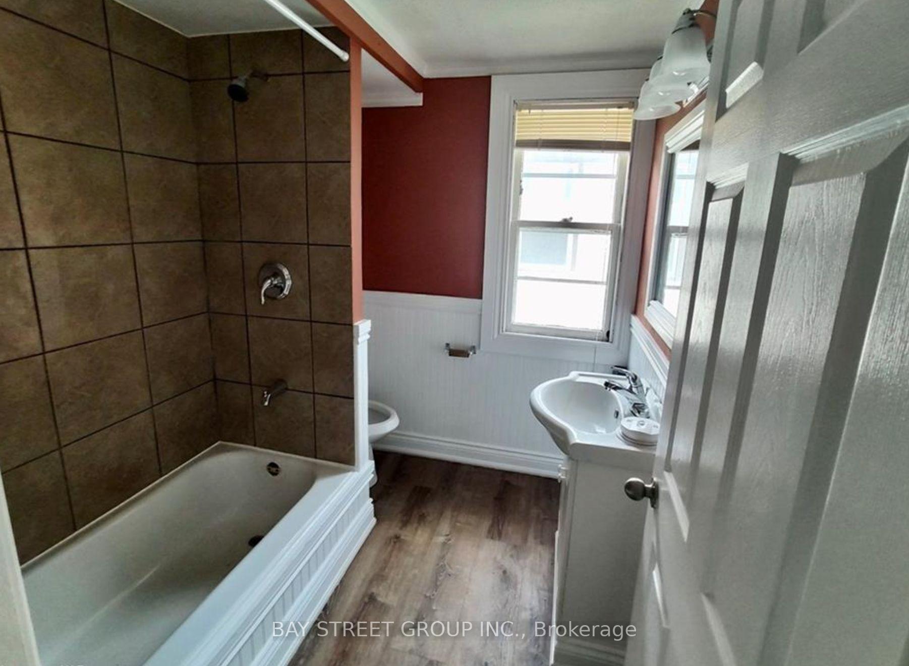 Photo 8 of Unit Upper, 5114 Mcrae Street, Niagara Falls, Cherrywood — HOMEH