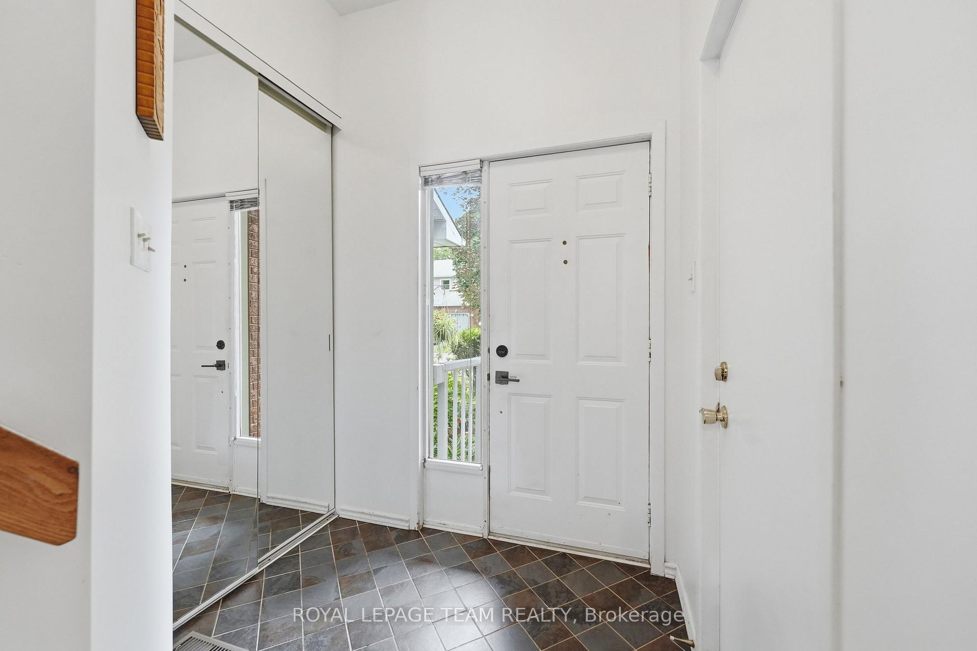 Photo 4 of 66 Armadale Crescent, Ottawa, Barrhaven - Cedargrove/Fraserdale — HOMEH