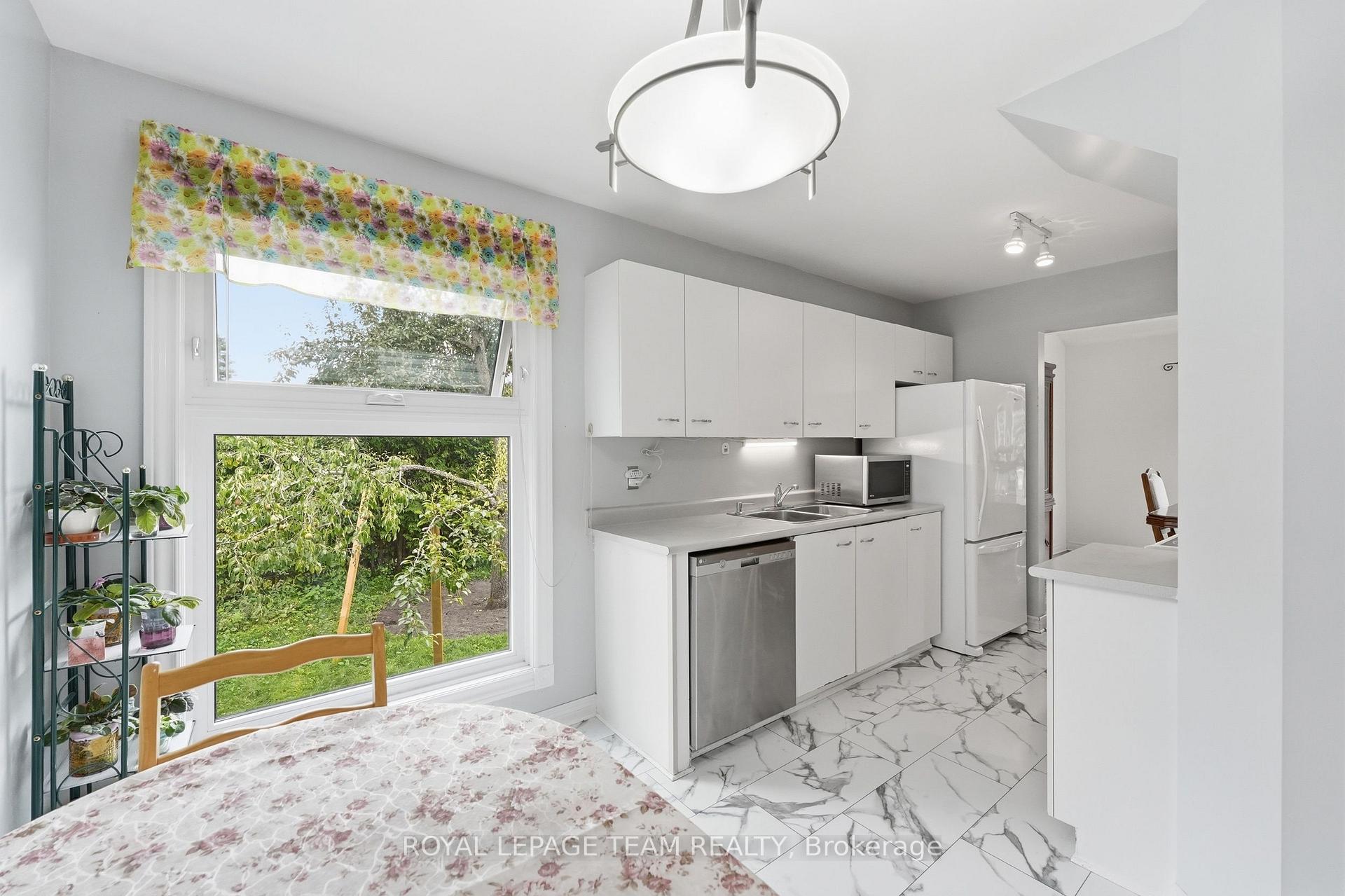 Photo 10 of 66 Armadale Crescent, Ottawa, Barrhaven - Cedargrove/Fraserdale — HOMEH