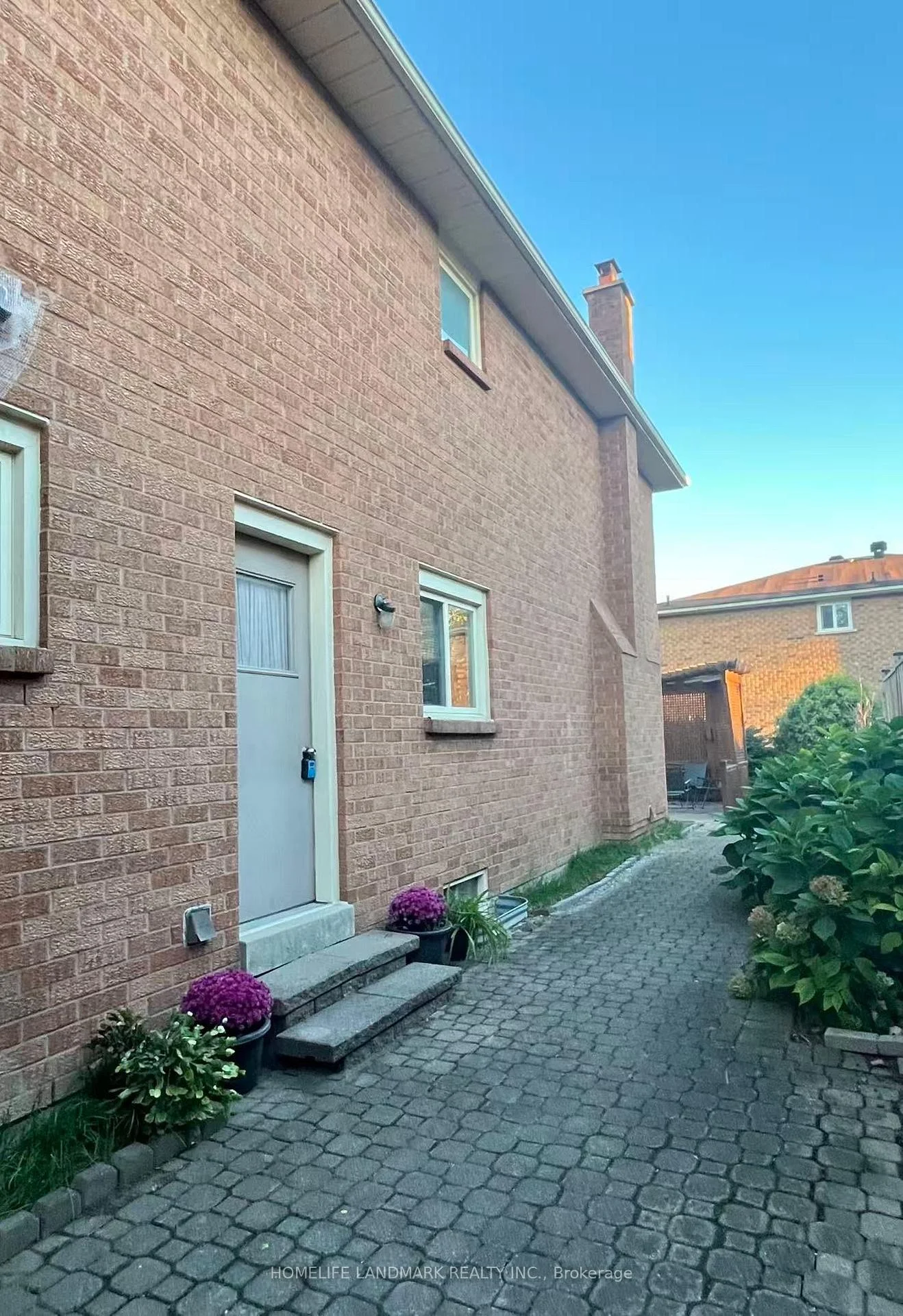 Photo 3 of 69 Hazelmere Drive, Richmond Hill, Doncrest — HOMEH