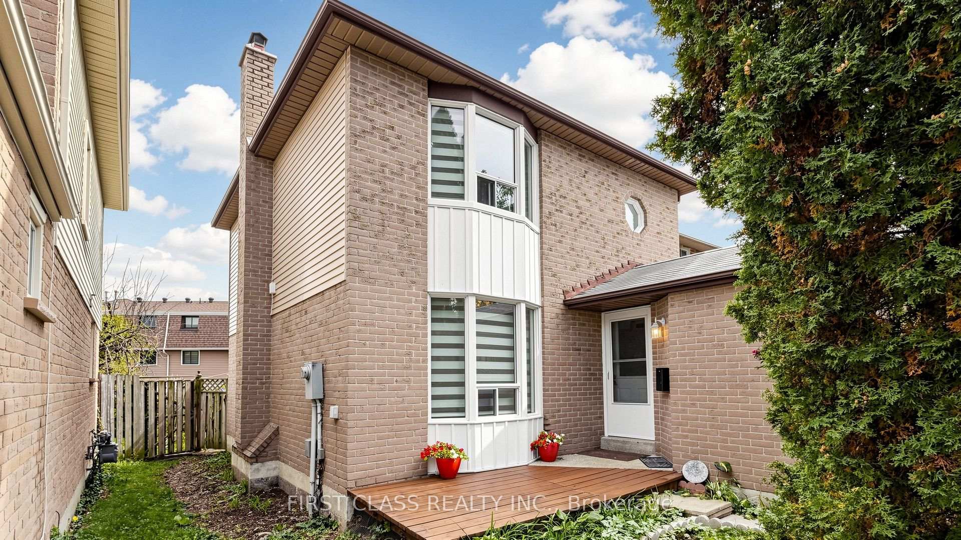 Photo 2 of 34 Mayberry Court, Brampton, Central Park — HOMEH