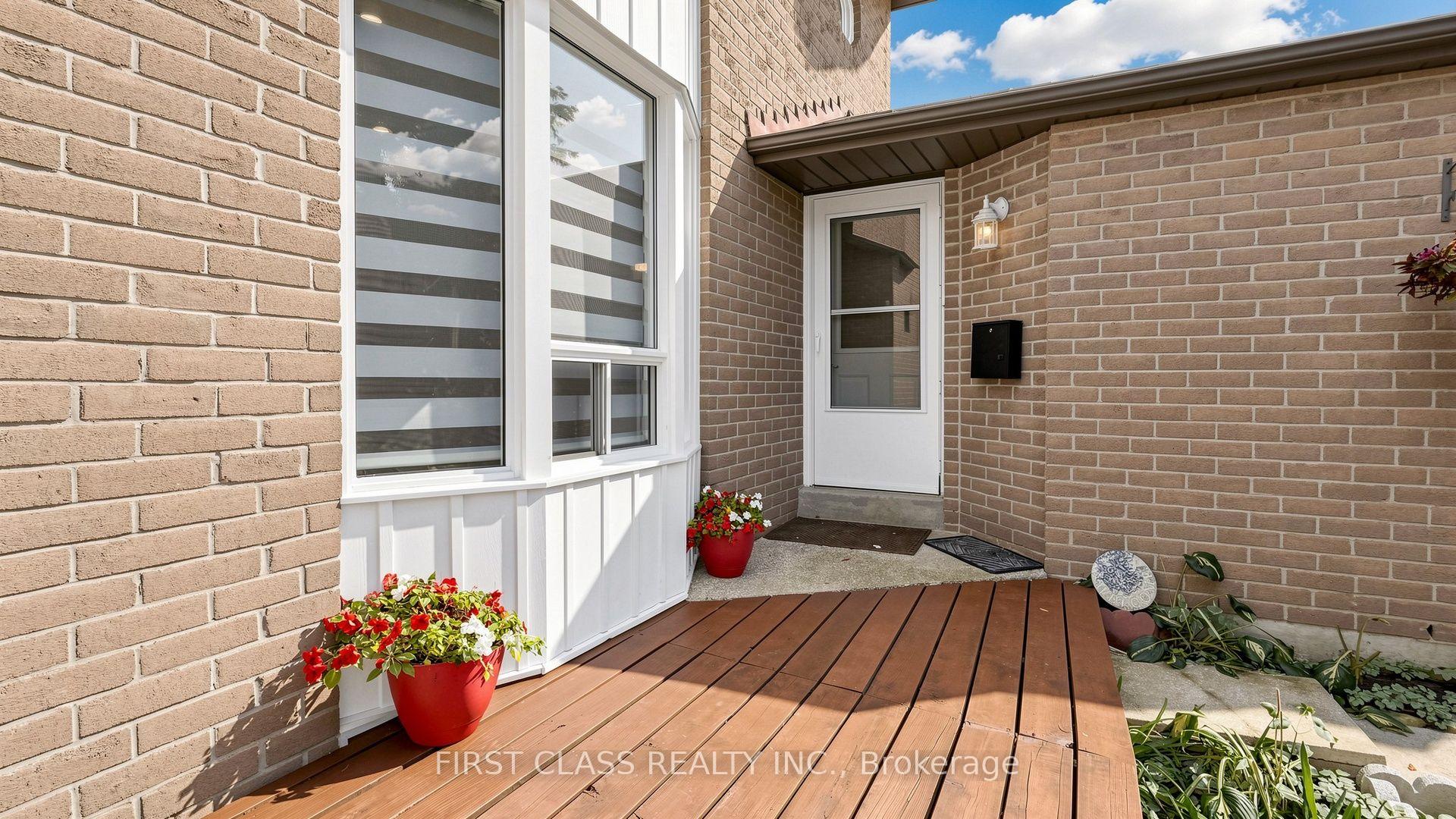 Photo 3 of 34 Mayberry Court, Brampton, Central Park — HOMEH