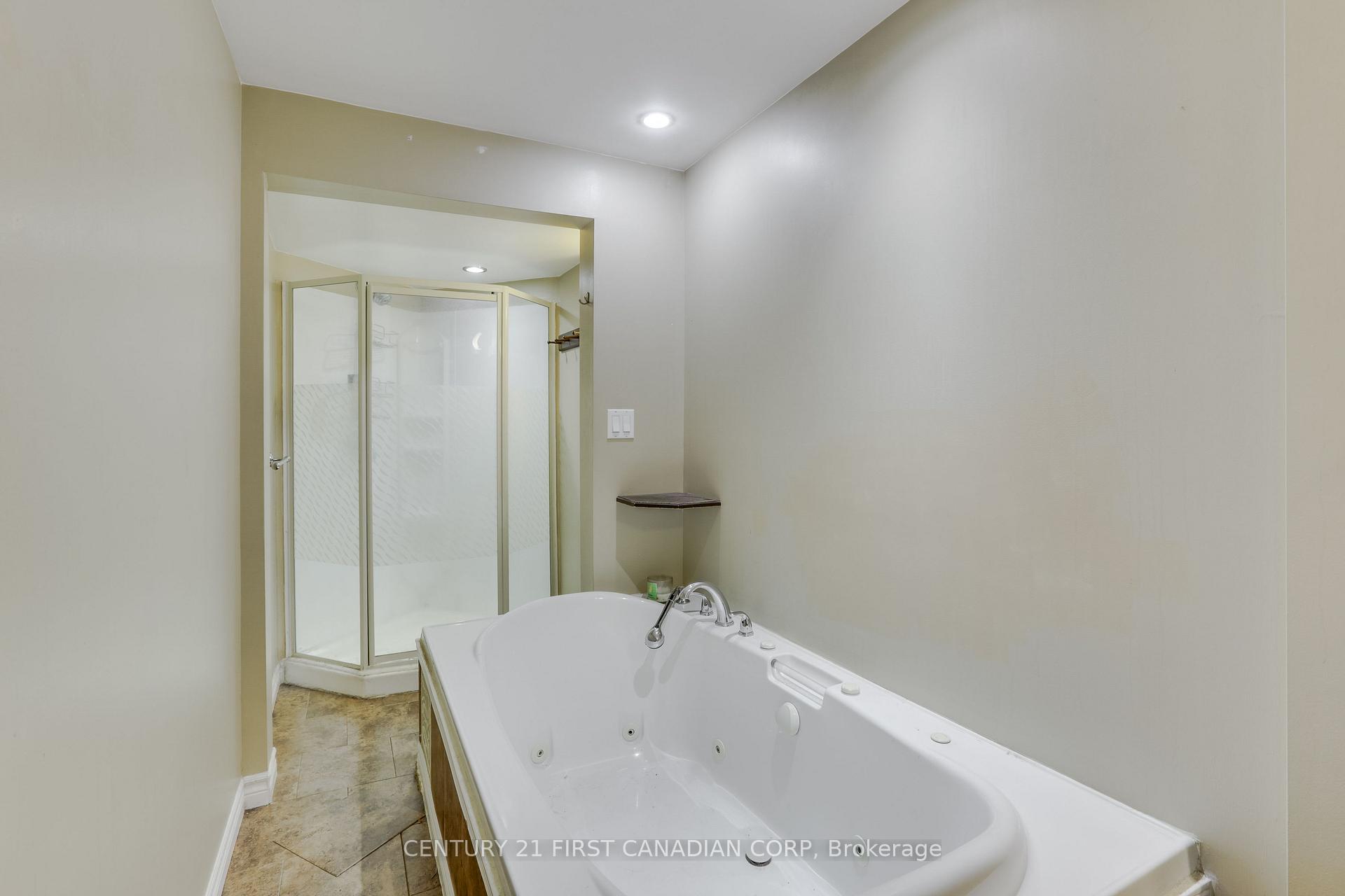 Photo 13 of 16 Lansdowne Avenue, London, East L — HOMEH