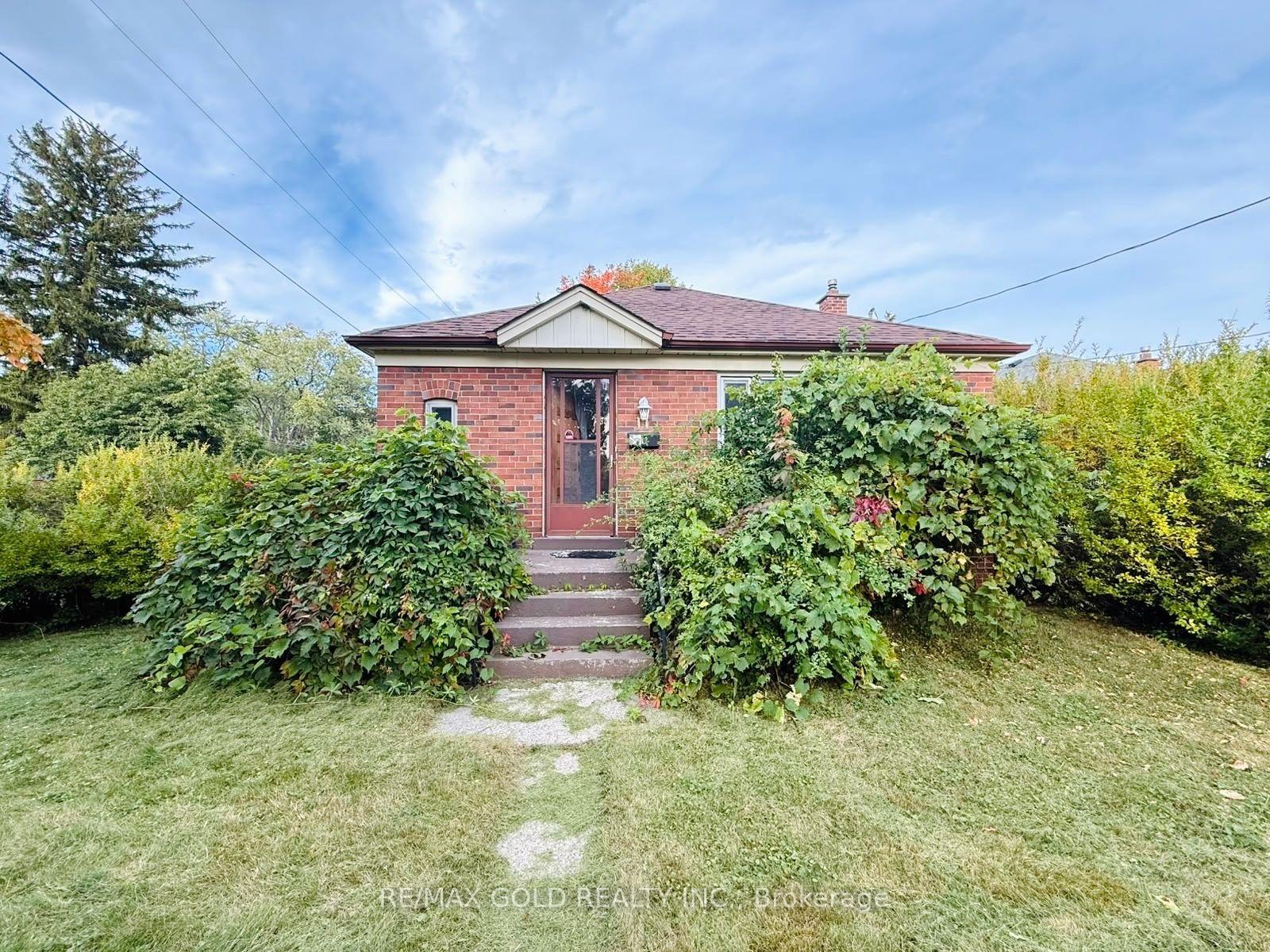 Photo 2 of 11 Pine Avenue N, Mississauga, Port Credit — HOMEH