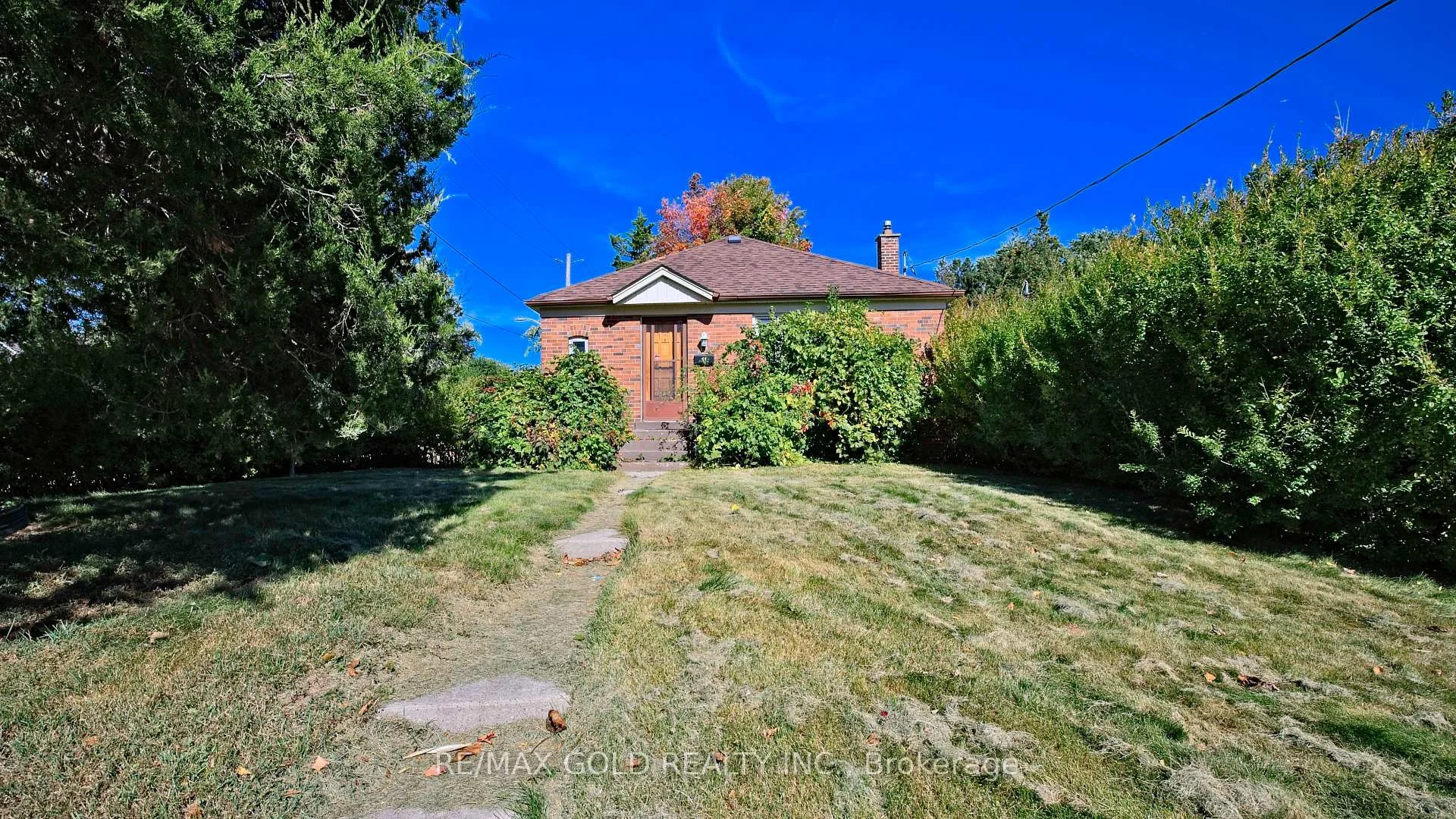 Photo 4 of 11 Pine Avenue N, Mississauga, Port Credit — HOMEH