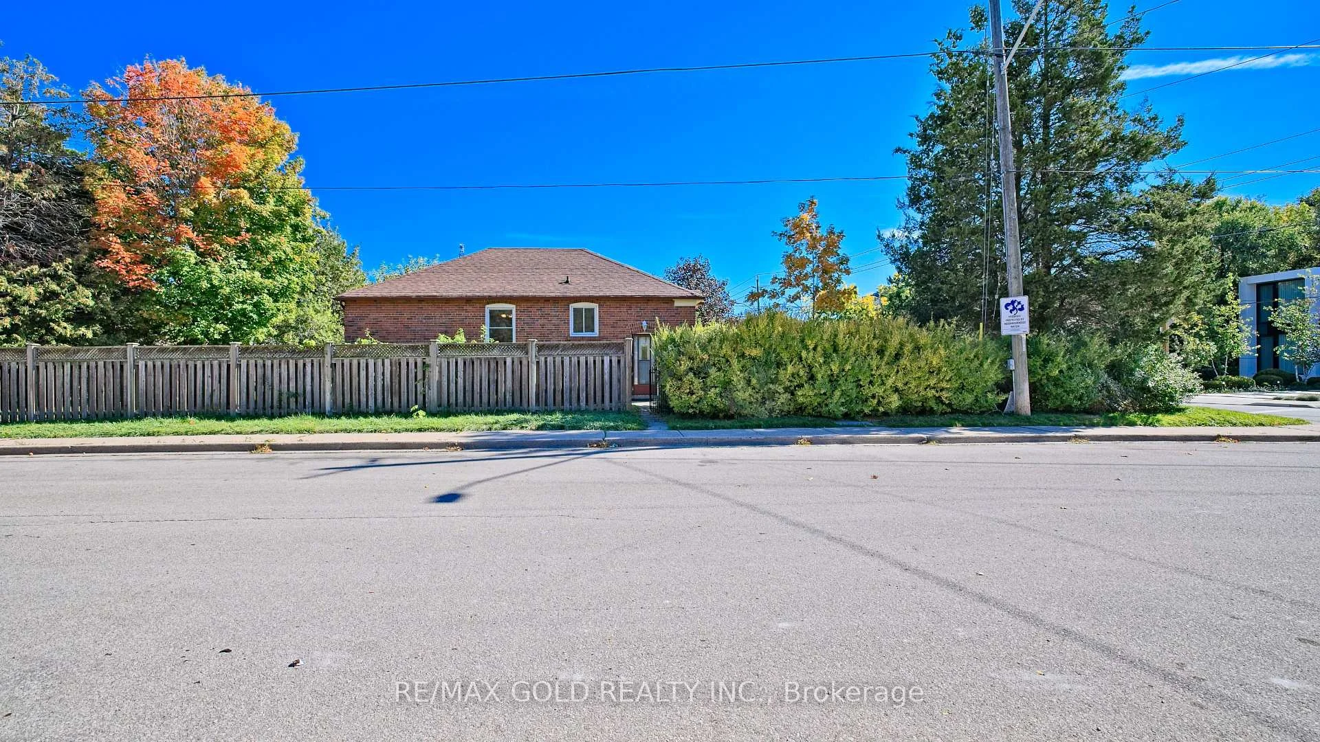 Photo 7 of 11 Pine Avenue N, Mississauga, Port Credit — HOMEH