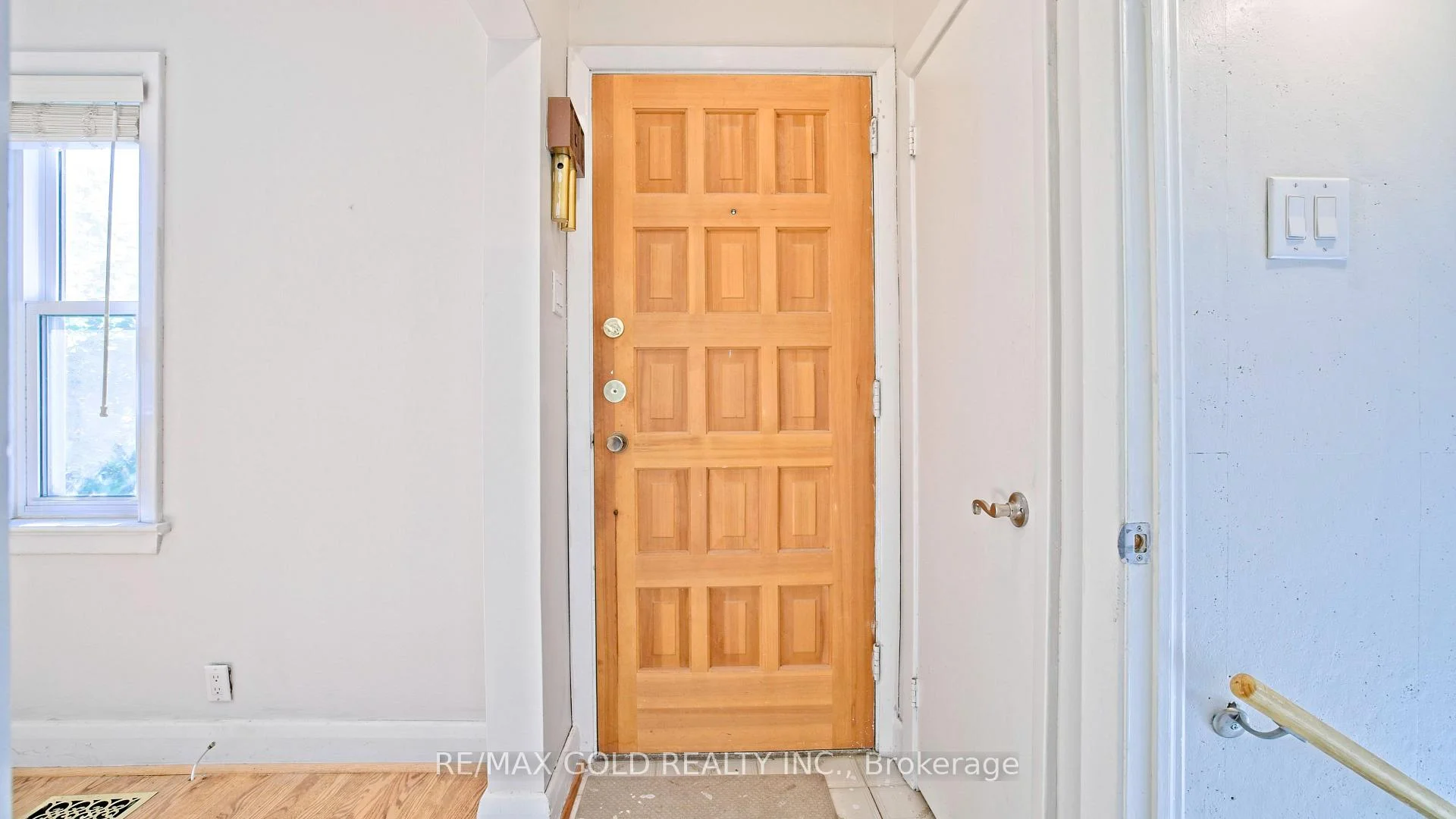 Photo 8 of 11 Pine Avenue N, Mississauga, Port Credit — HOMEH