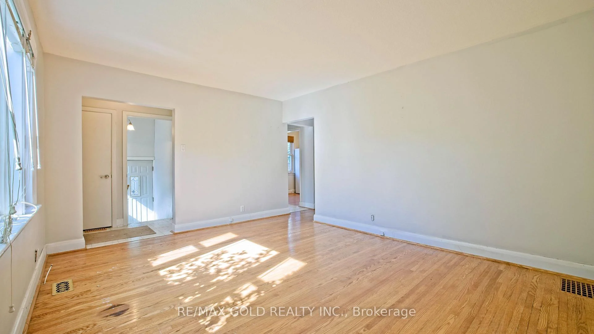 Photo 11 of 11 Pine Avenue N, Mississauga, Port Credit — HOMEH