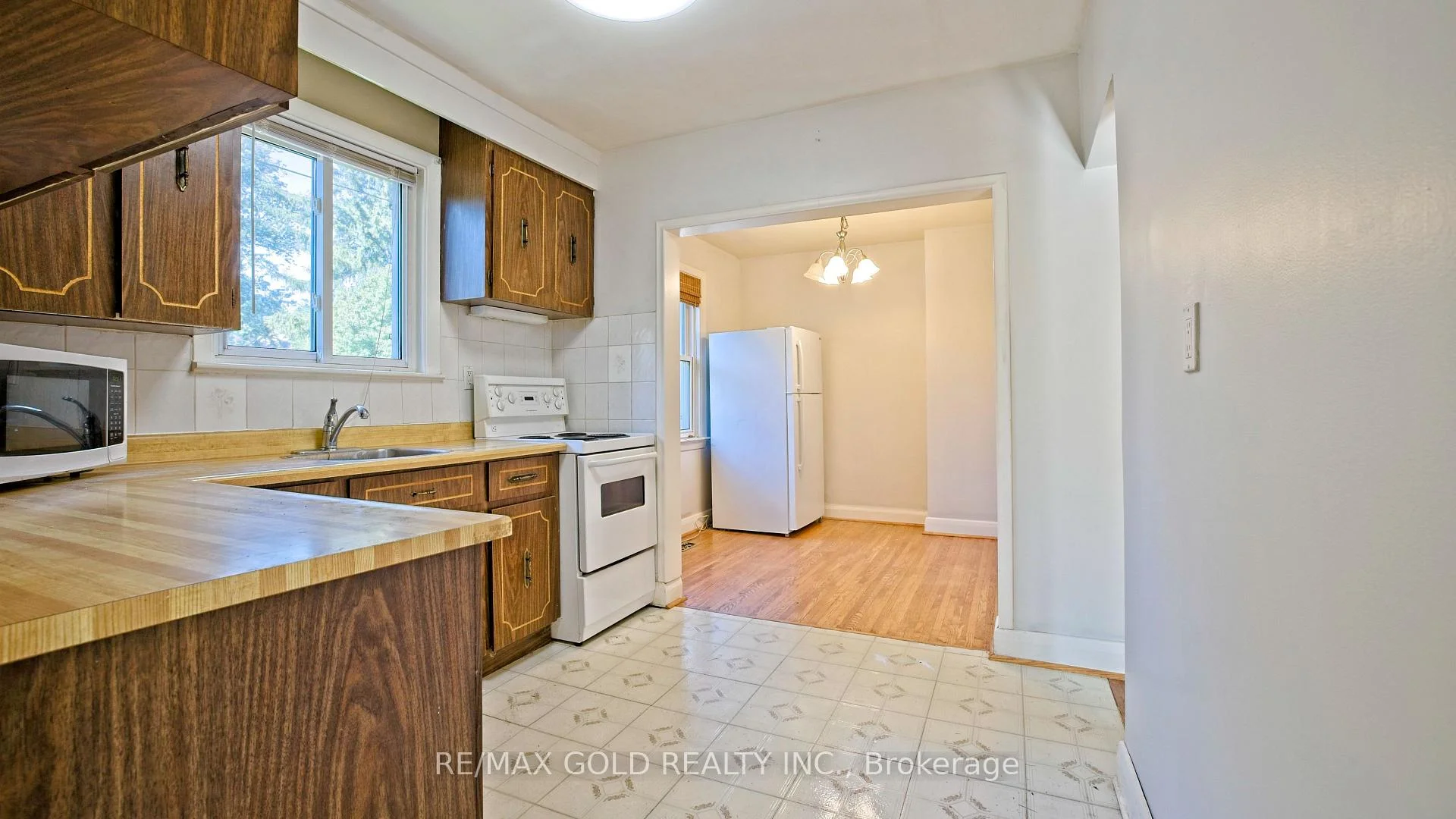 Photo 13 of 11 Pine Avenue N, Mississauga, Port Credit — HOMEH