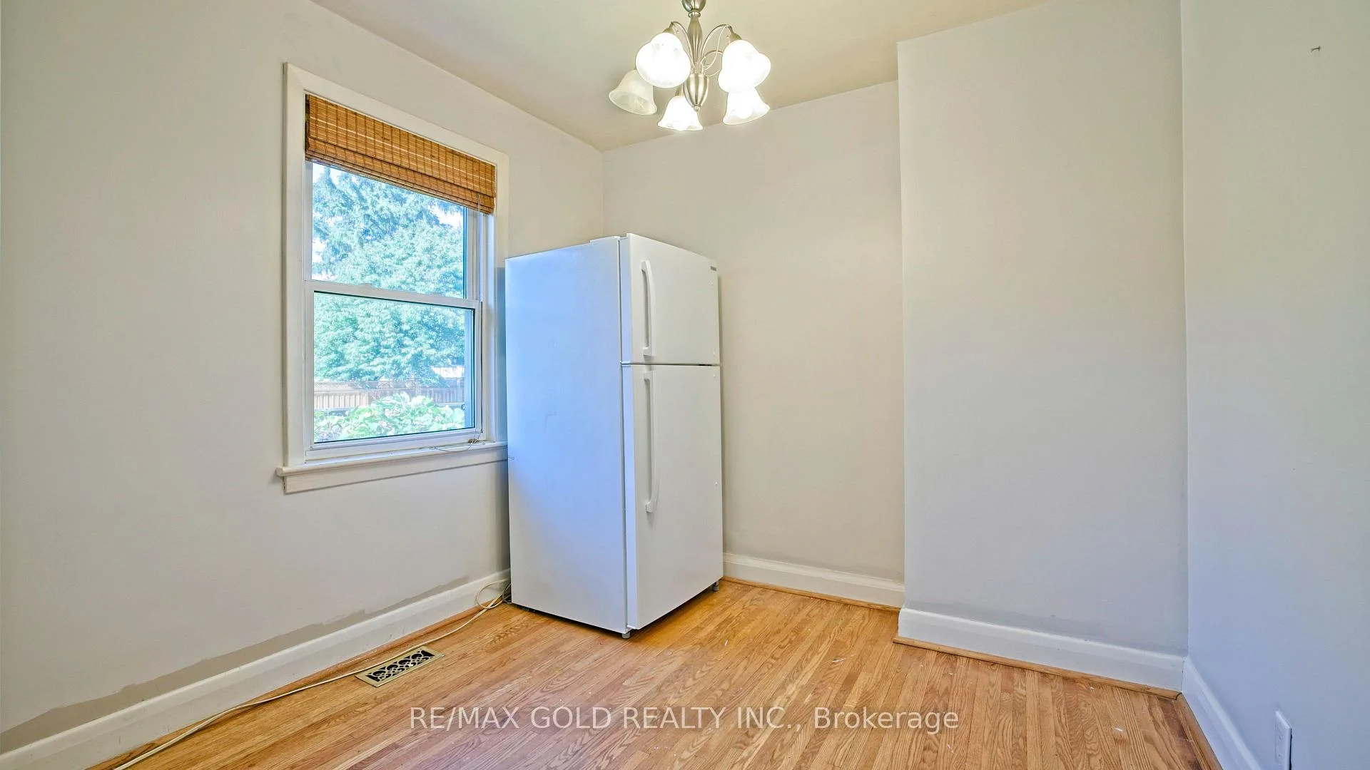 Photo 16 of 11 Pine Avenue N, Mississauga, Port Credit — HOMEH