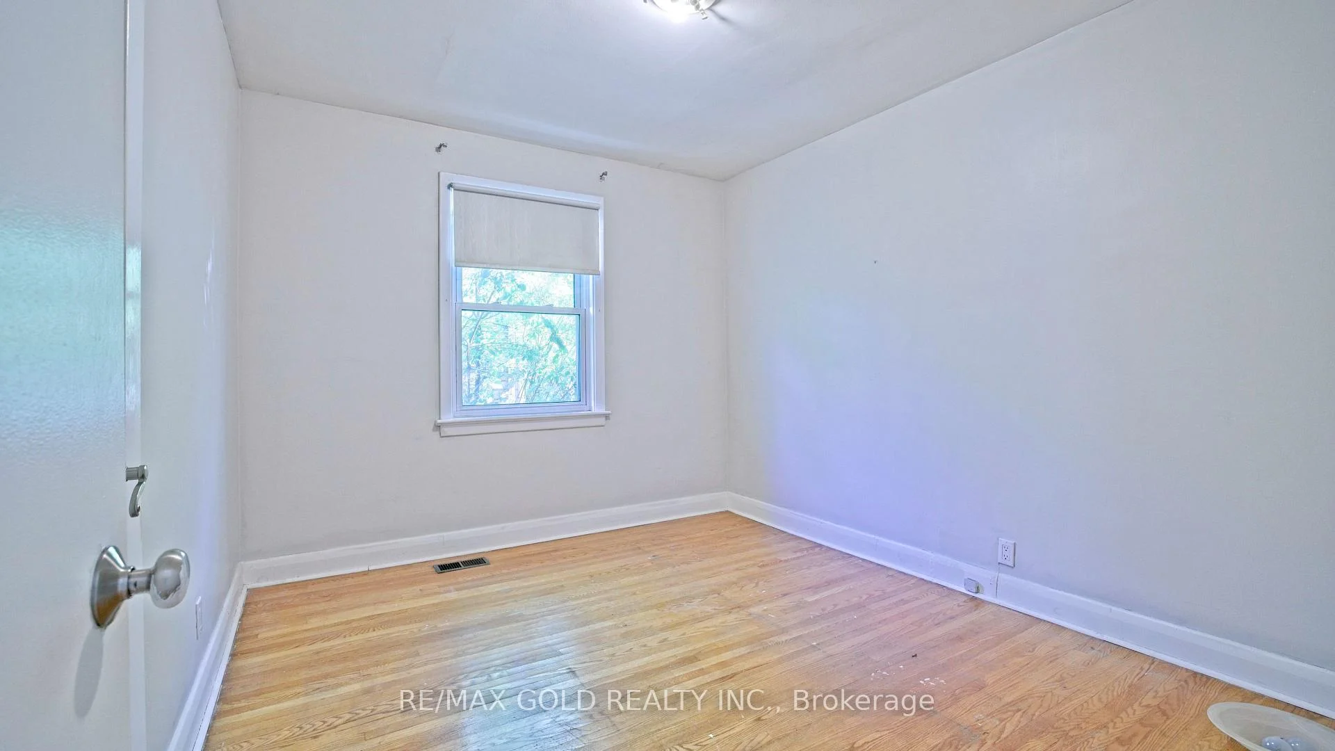 Photo 19 of 11 Pine Avenue N, Mississauga, Port Credit — HOMEH