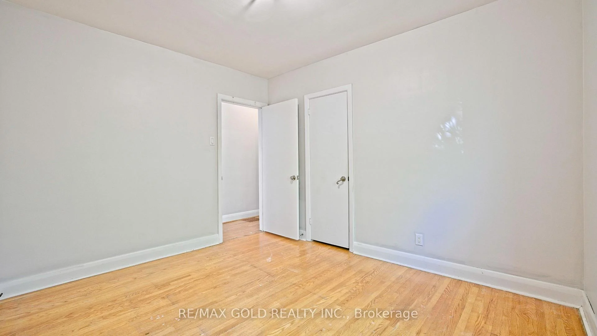 Photo 20 of 11 Pine Avenue N, Mississauga, Port Credit — HOMEH