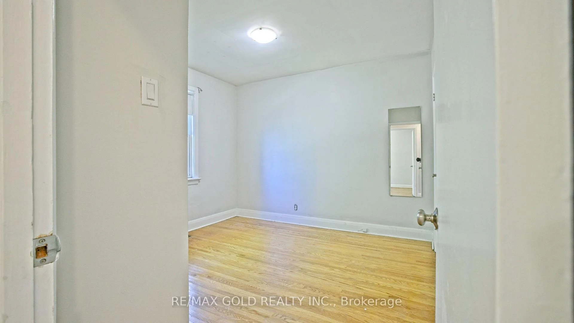 Photo 21 of 11 Pine Avenue N, Mississauga, Port Credit — HOMEH