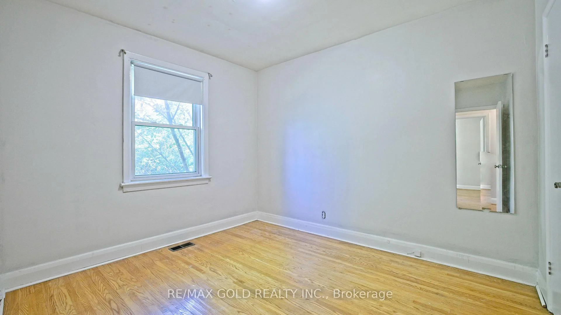 Photo 22 of 11 Pine Avenue N, Mississauga, Port Credit — HOMEH