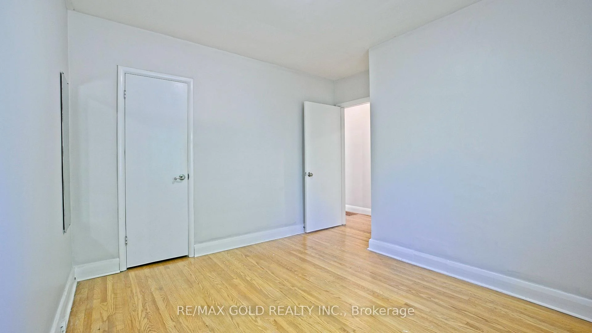 Photo 23 of 11 Pine Avenue N, Mississauga, Port Credit — HOMEH