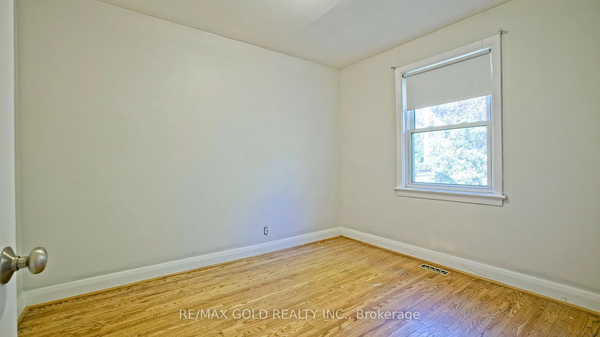 Photo 24 of 11 Pine Avenue N, Mississauga, Port Credit — HOMEH
