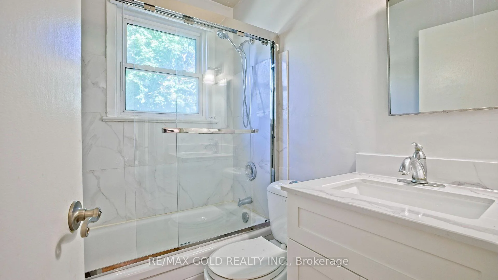 Photo 26 of 11 Pine Avenue N, Mississauga, Port Credit — HOMEH