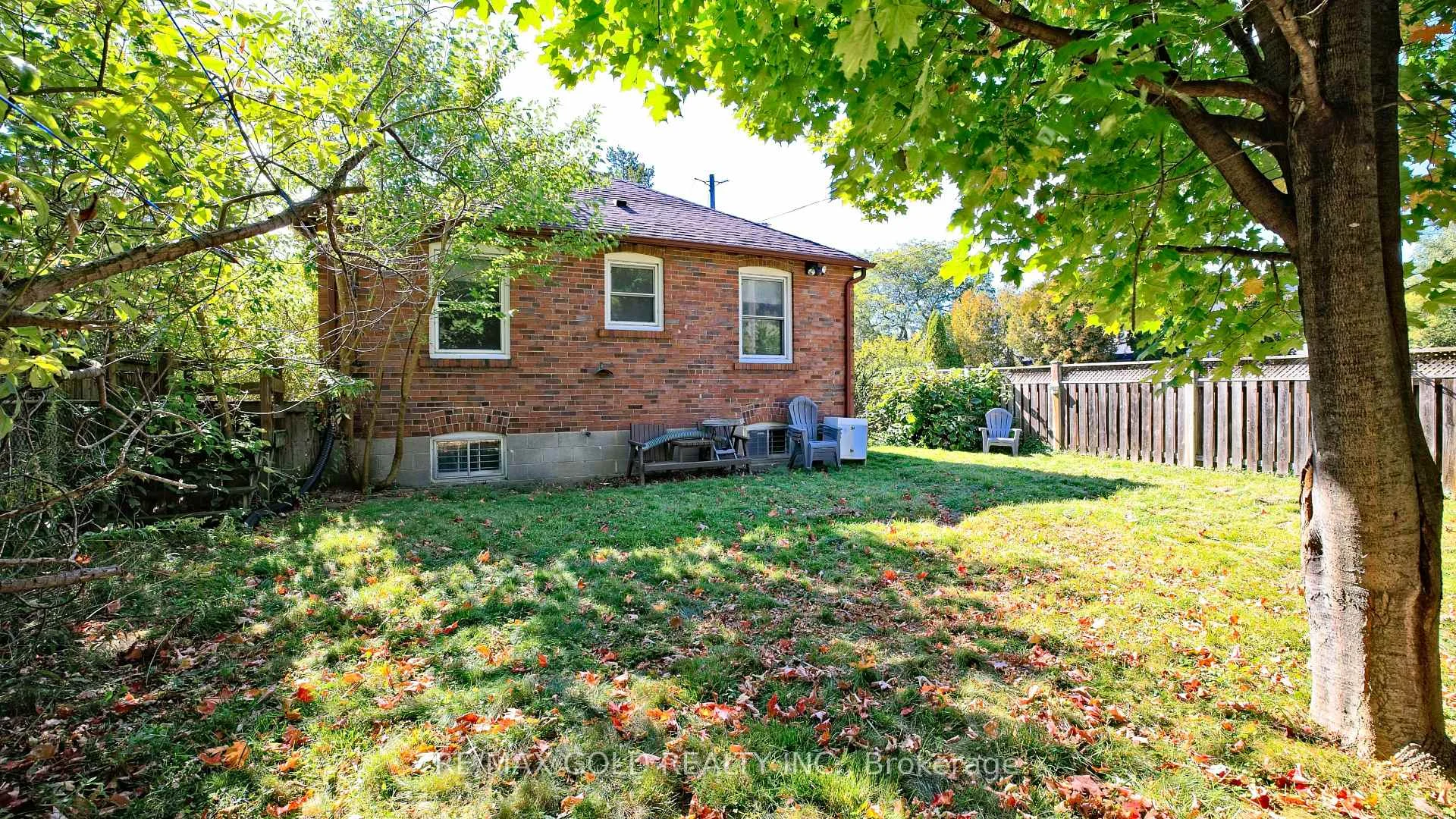 Photo 34 of 11 Pine Avenue N, Mississauga, Port Credit — HOMEH