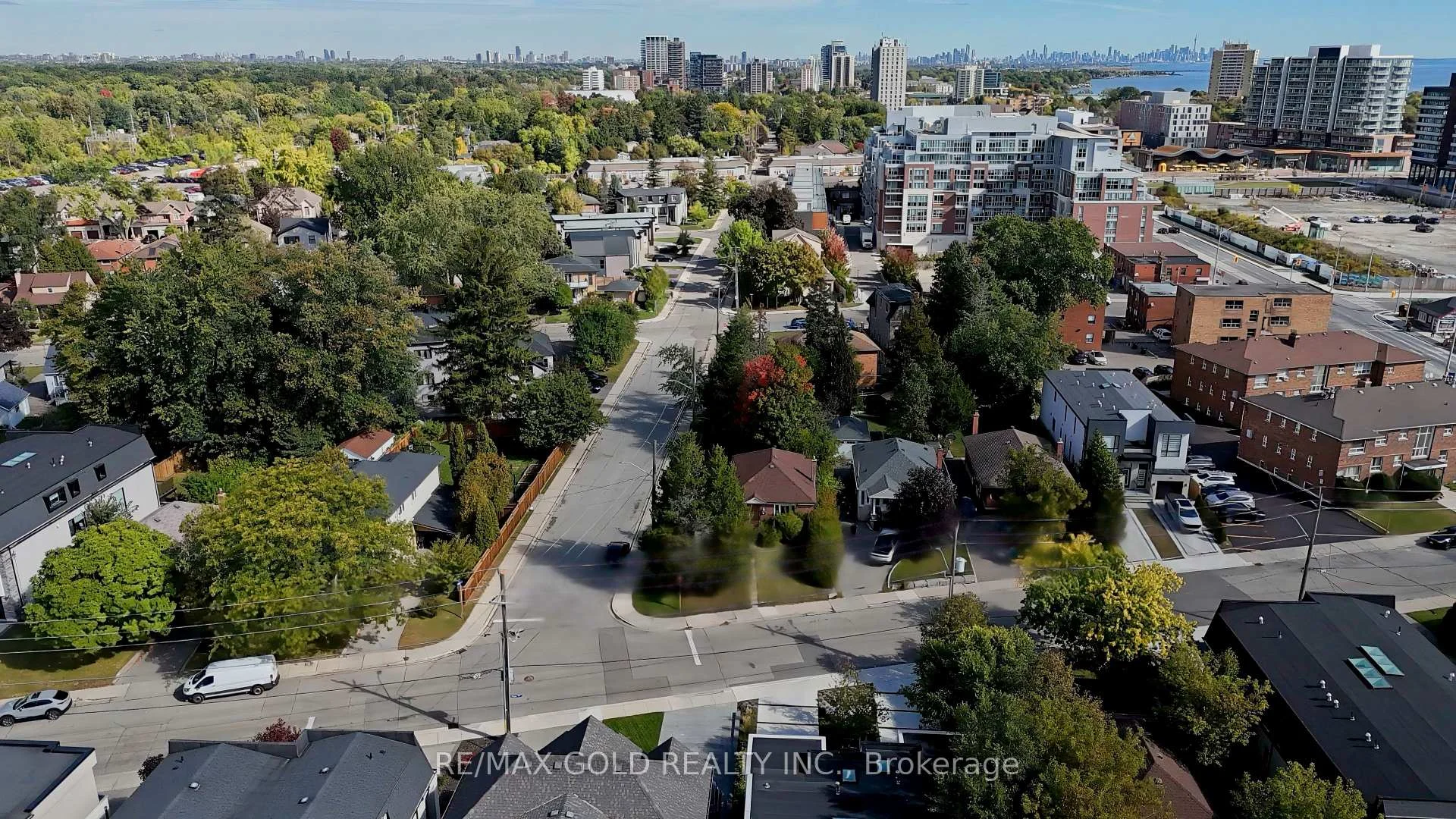 Photo 36 of 11 Pine Avenue N, Mississauga, Port Credit — HOMEH