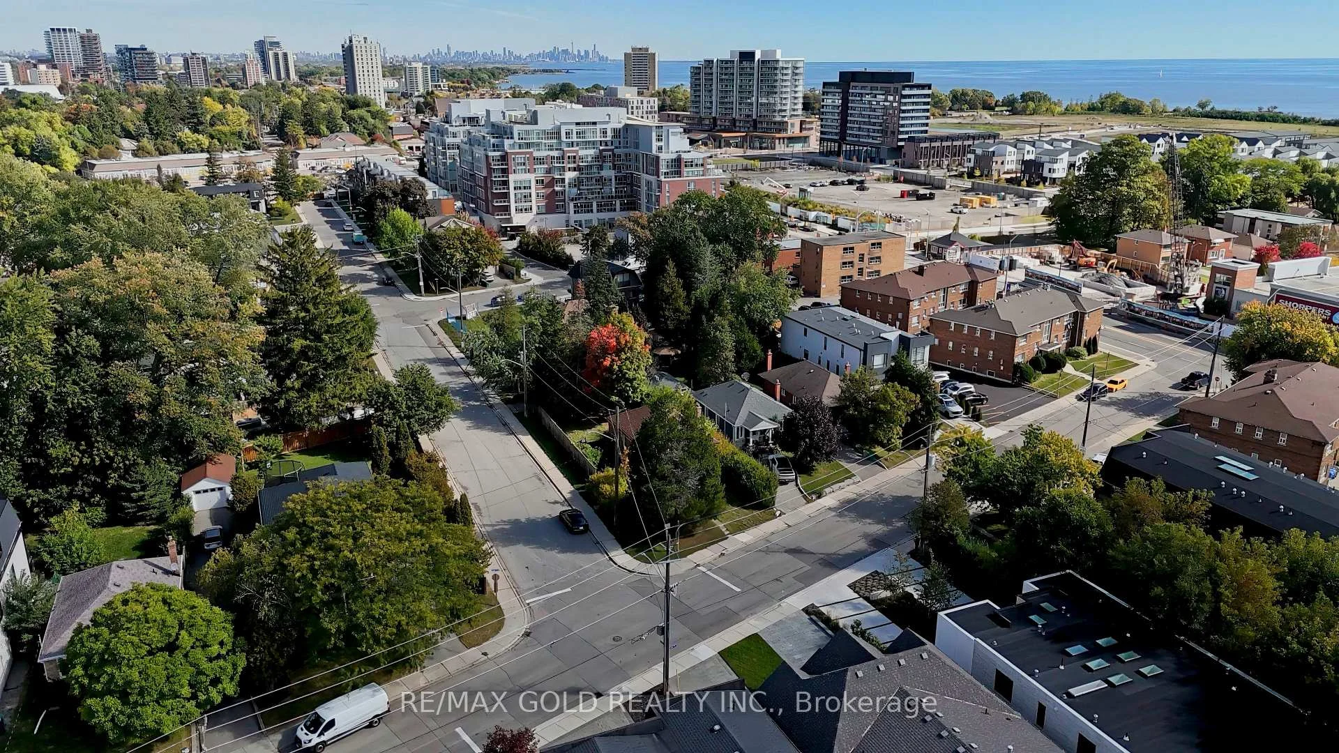 Photo 37 of 11 Pine Avenue N, Mississauga, Port Credit — HOMEH
