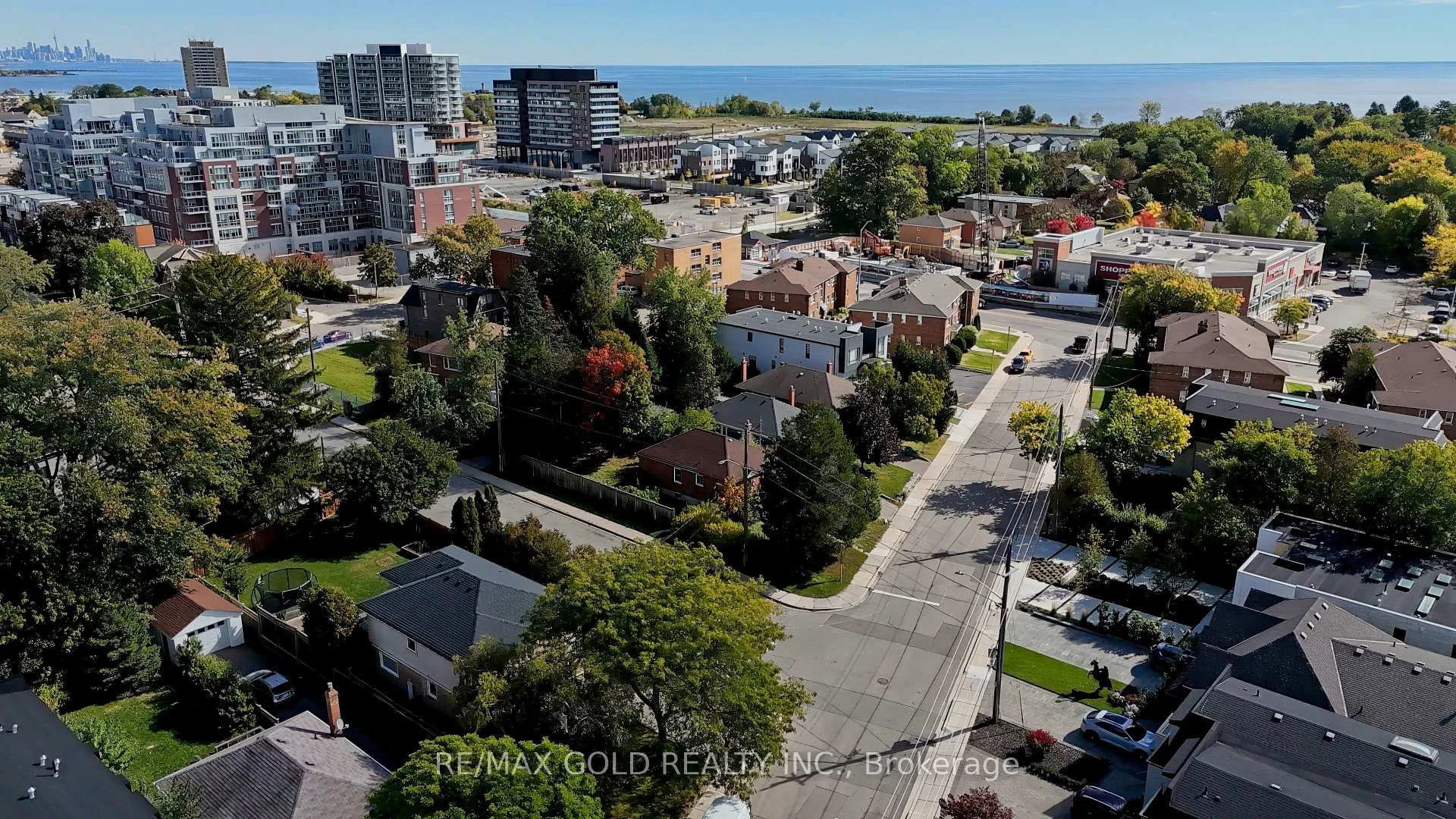 Photo 38 of 11 Pine Avenue N, Mississauga, Port Credit — HOMEH
