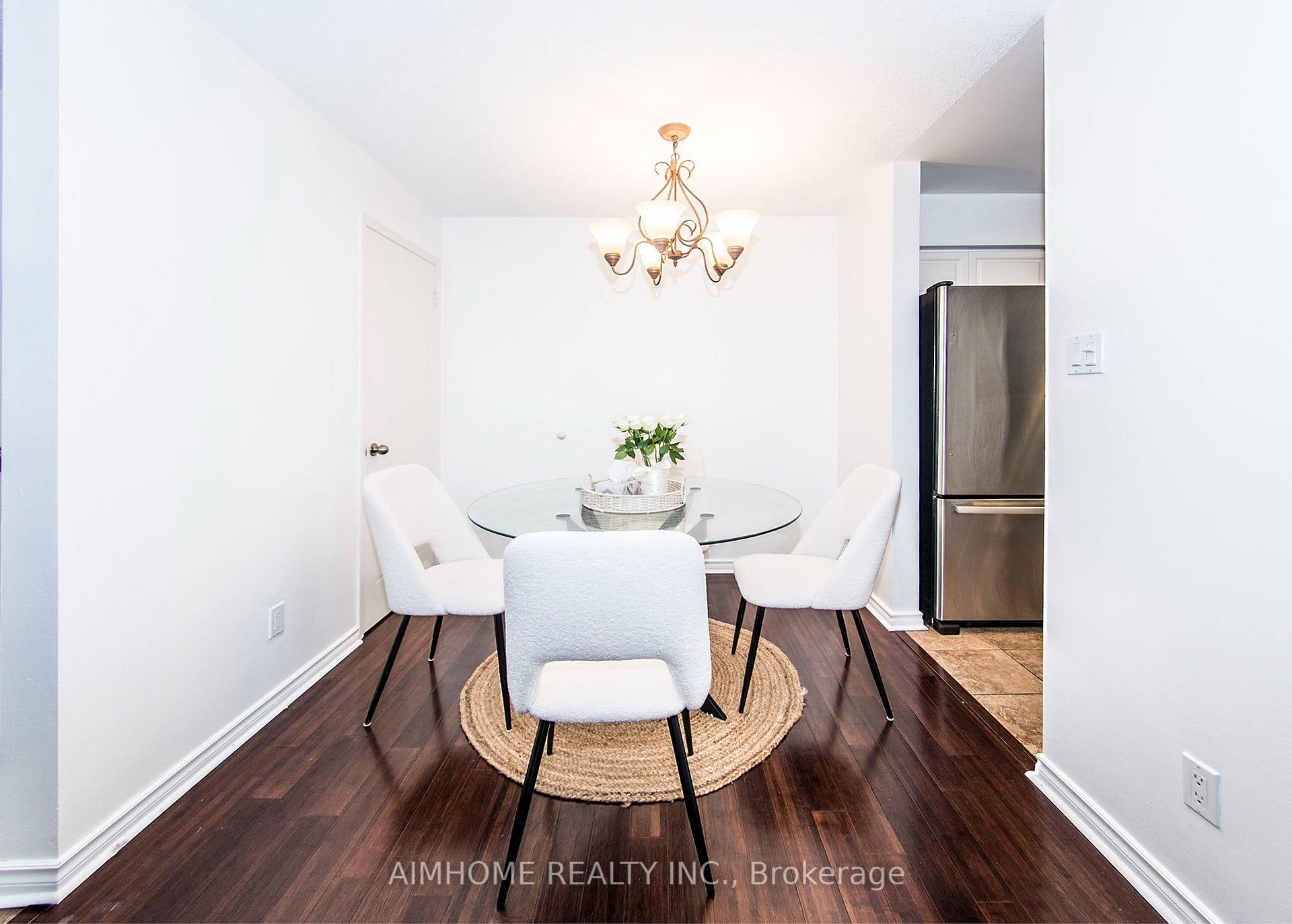 Photo 4 of Unit 933, 1506 Pilgrims Way, Oakville, Glen Abbey — HOMEH