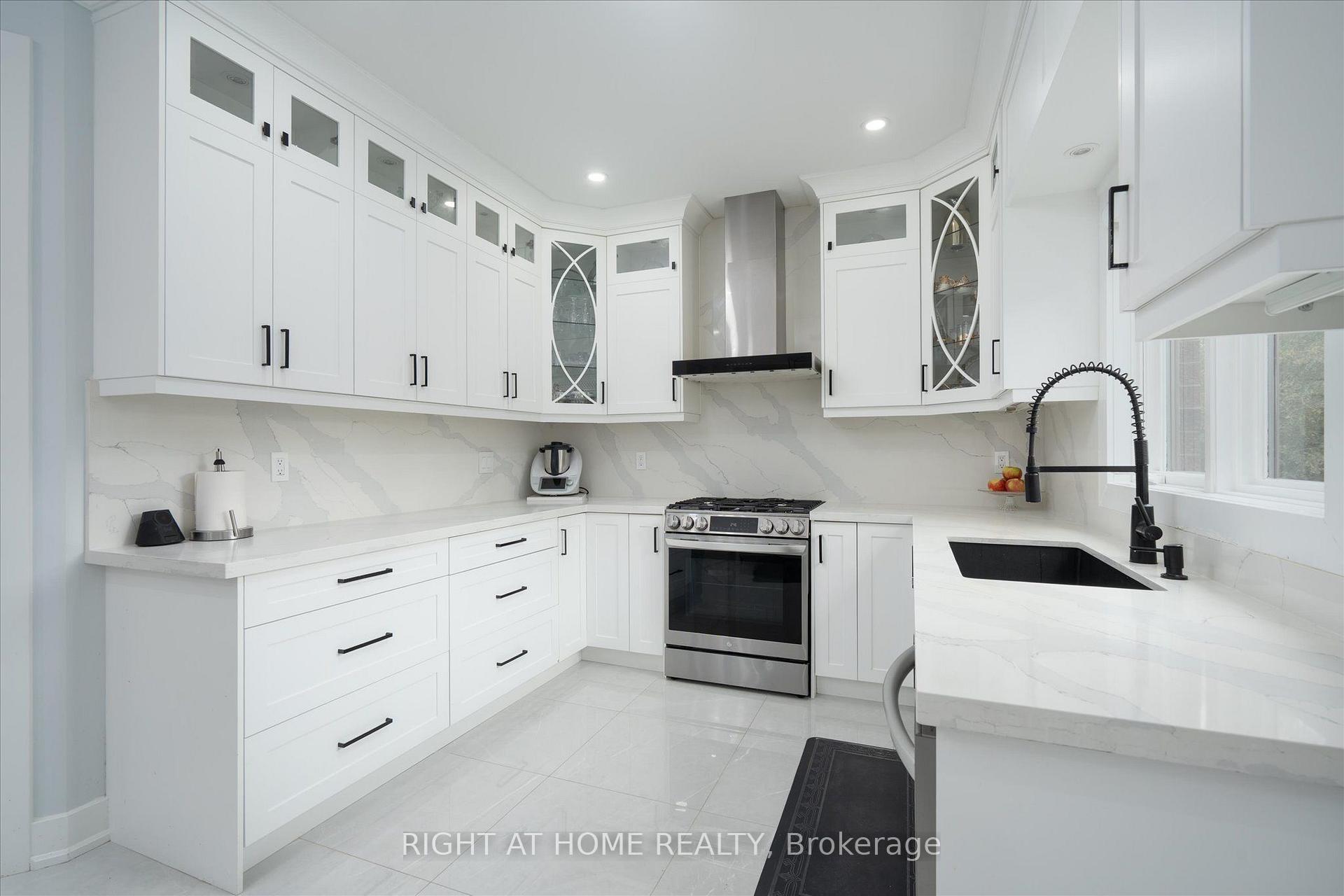 Photo 8 of 1001 Lytton Court, Pickering, Rosebank — HOMEH