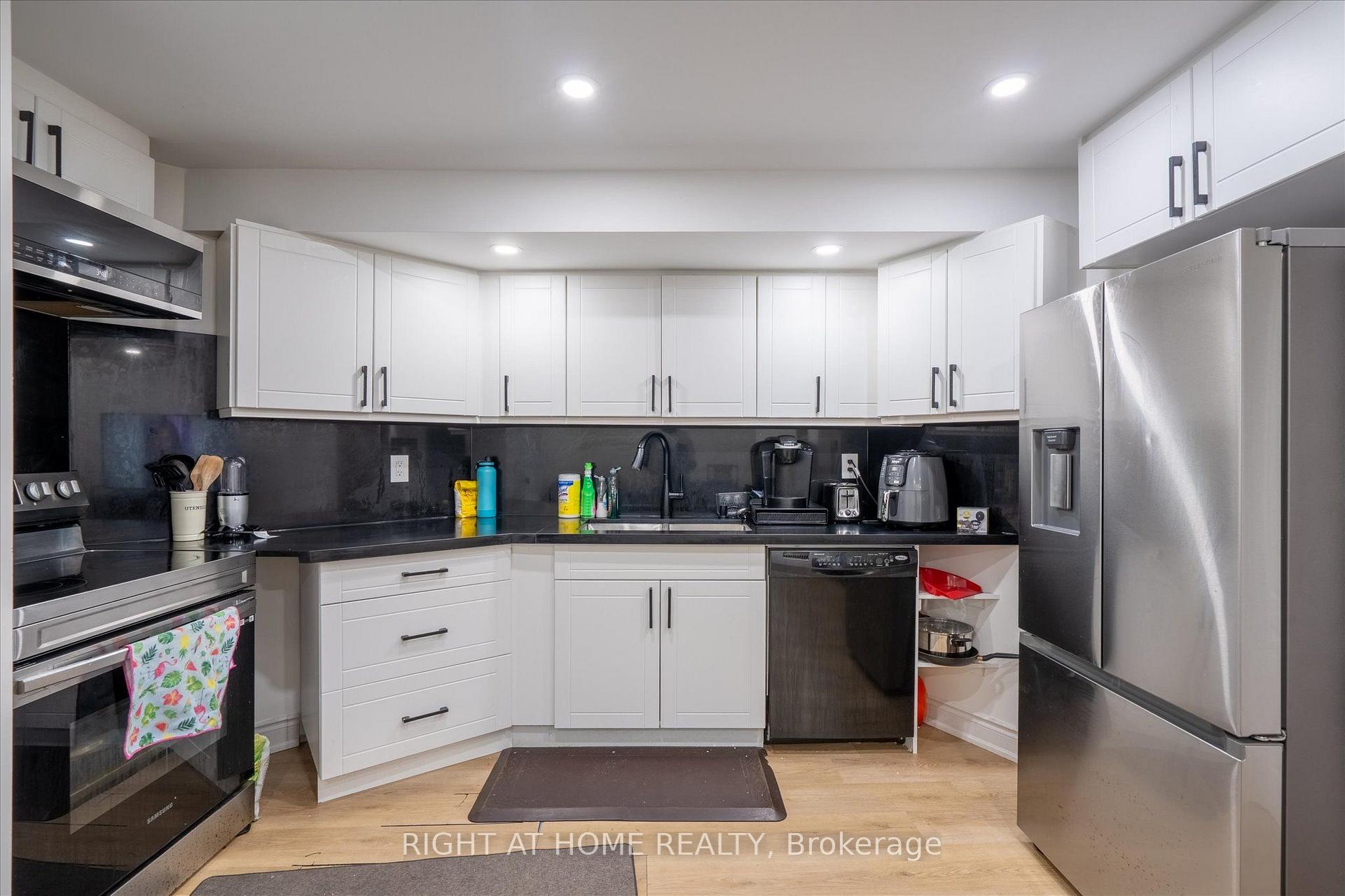 Photo 33 of 1001 Lytton Court, Pickering, Rosebank — HOMEH