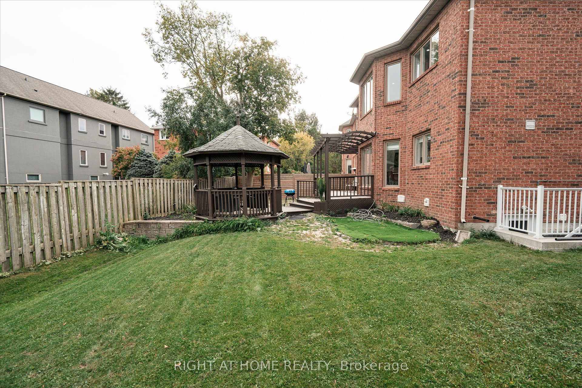 Photo 40 of 1001 Lytton Court, Pickering, Rosebank — HOMEH