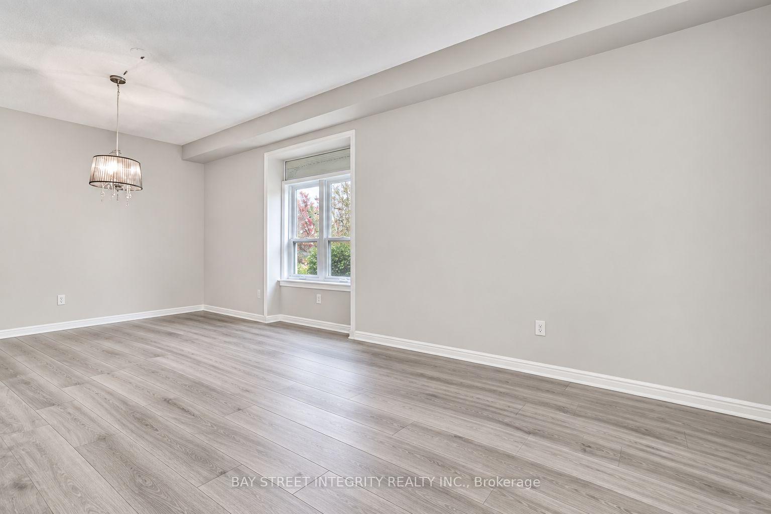 Photo 2 of 2198 Woodglen Crescent, Burlington, Orchard — HOMEH