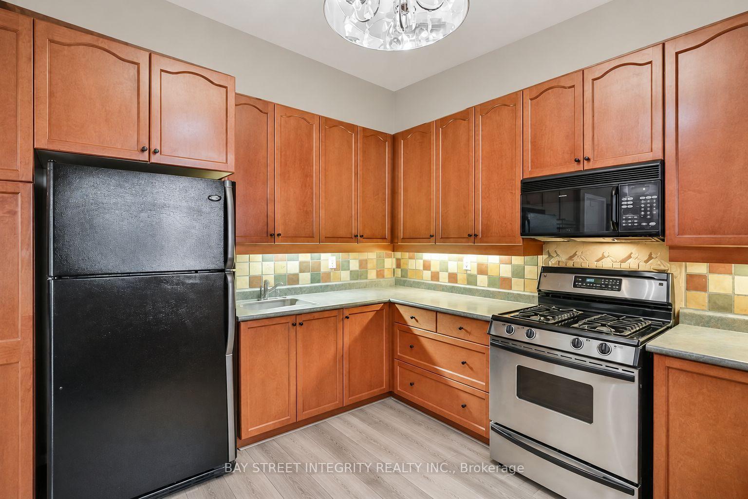 Photo 11 of 2198 Woodglen Crescent, Burlington, Orchard — HOMEH