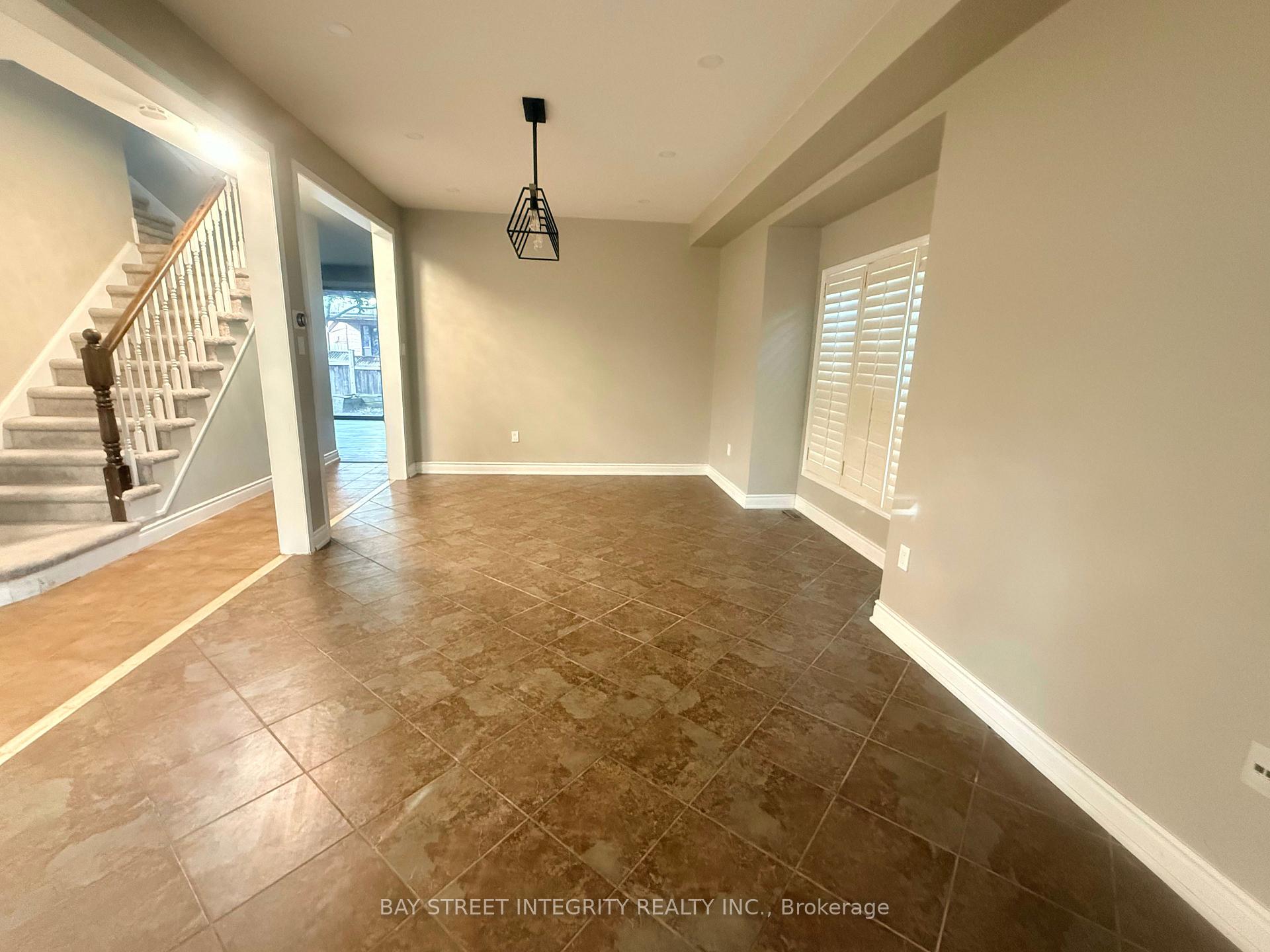Photo 7 of 2198 Woodglen Crescent, Burlington, Orchard — HOMEH