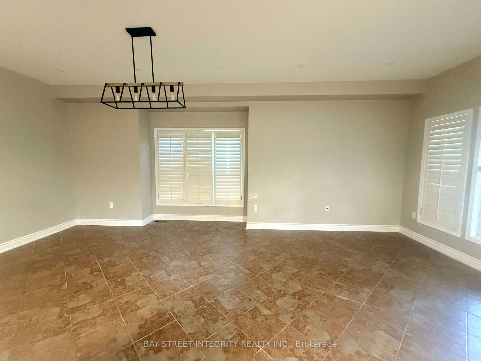 Photo 10 of 2198 Woodglen Crescent, Burlington, Orchard — HOMEH