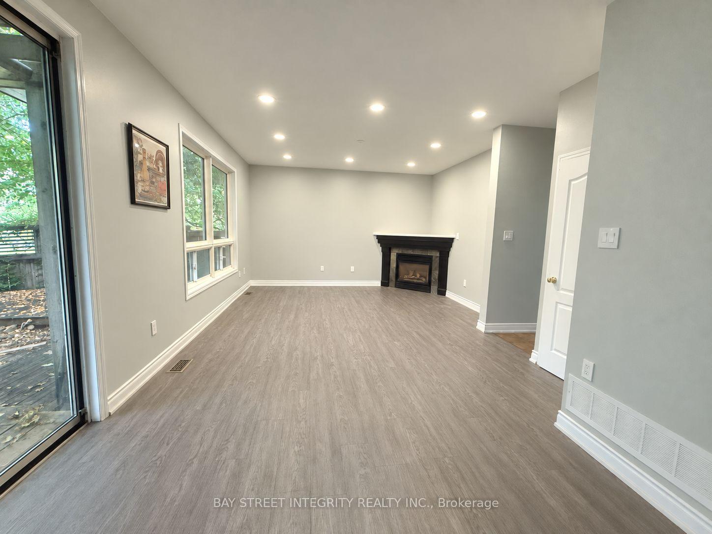 Photo 12 of 2198 Woodglen Crescent, Burlington, Orchard — HOMEH