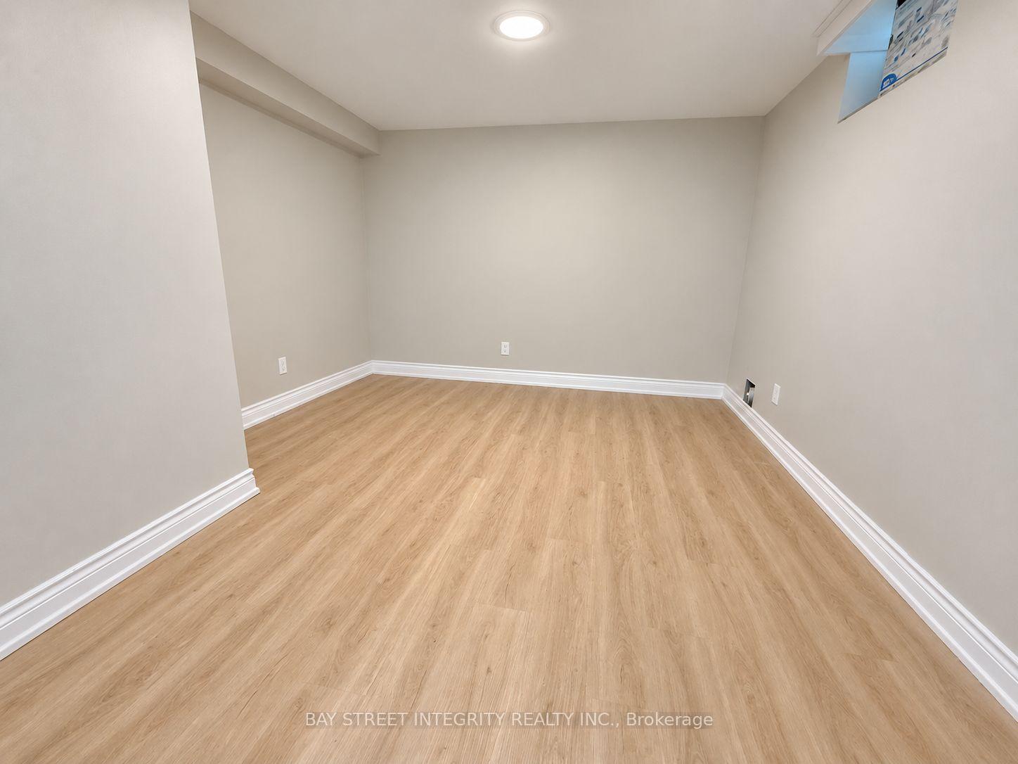 Photo 32 of 2198 Woodglen Crescent, Burlington, Orchard — HOMEH