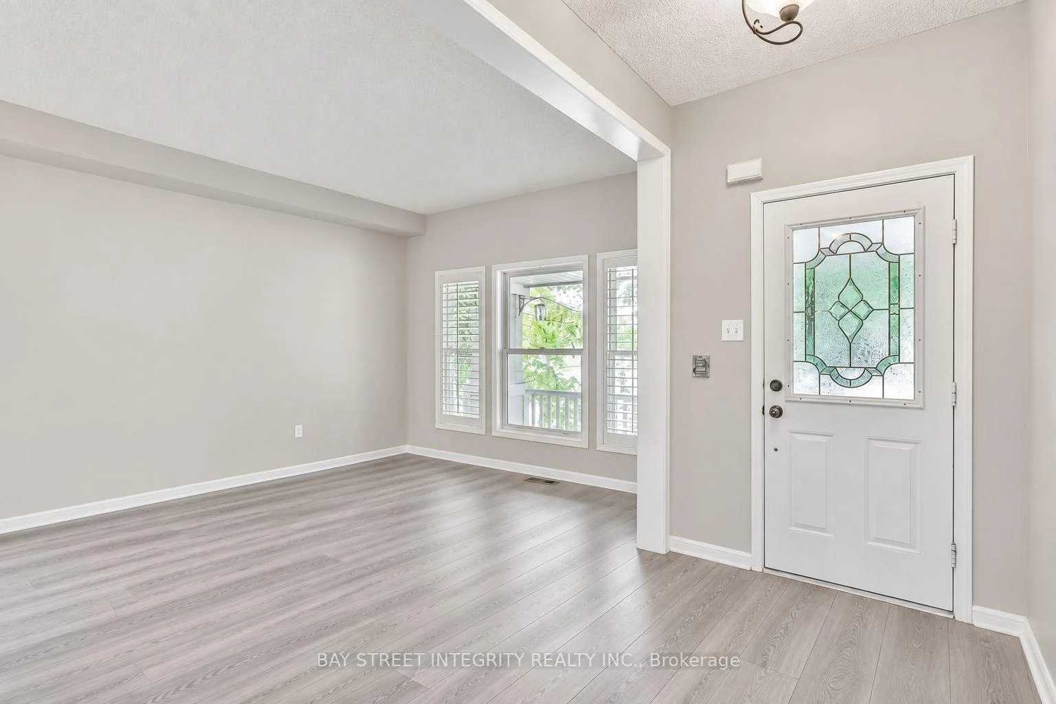 Photo 4 of 2198 Woodglen Crescent, Burlington, Orchard — HOMEH