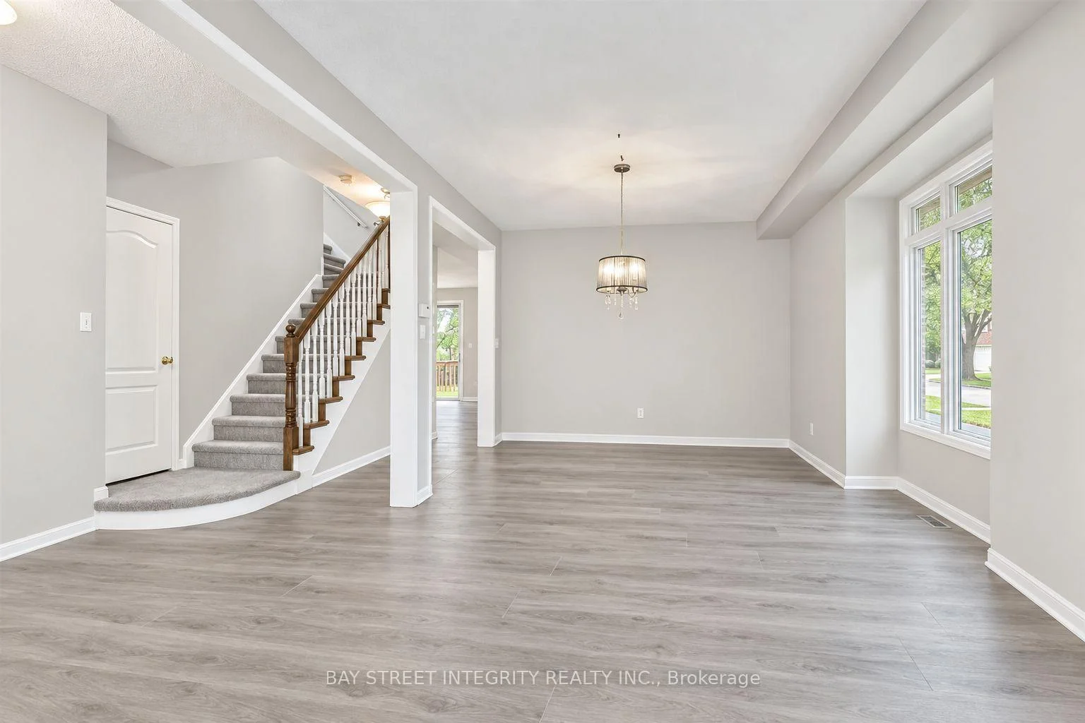 Photo 8 of 2198 Woodglen Crescent, Burlington, Orchard — HOMEH