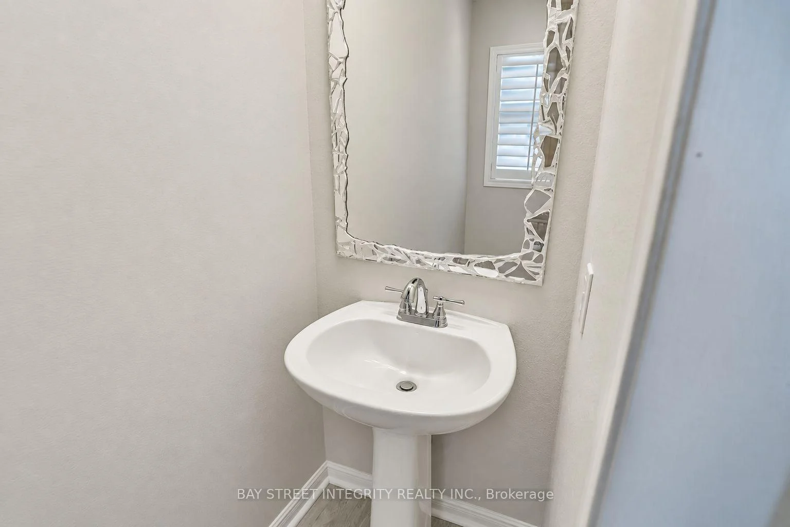 Photo 16 of 2198 Woodglen Crescent, Burlington, Orchard — HOMEH