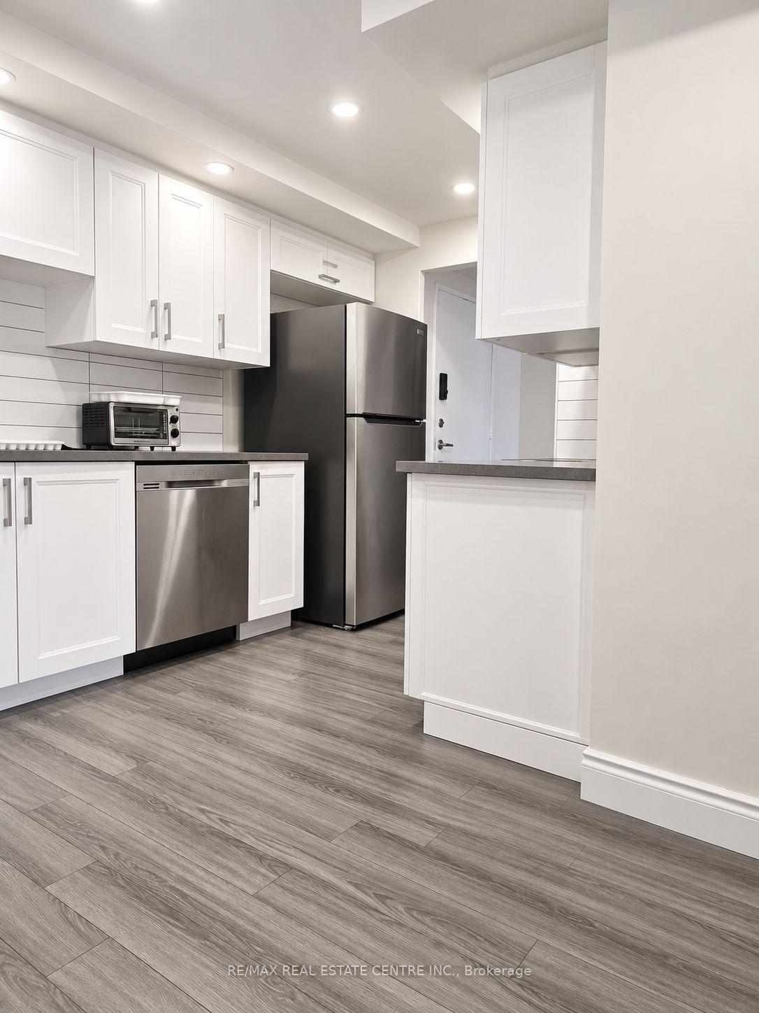 Photo 4 of Unit 407, 627 The West Mall, Etobicoke, Eringate-Centennial-West Deane — HOMEH