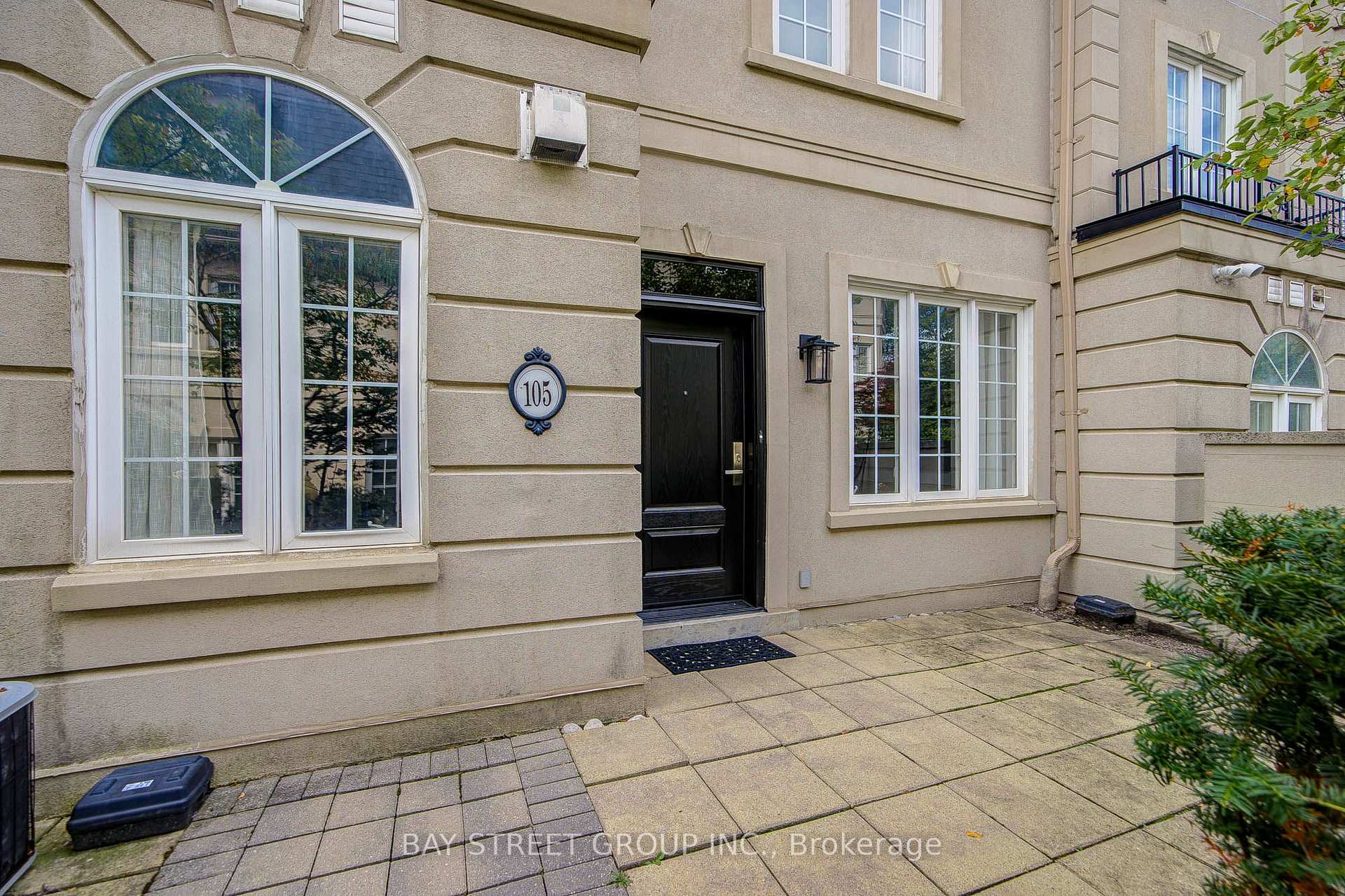Photo 4 of Unit 105, 11 Everson Drive, North York, Willowdale East — HOMEH