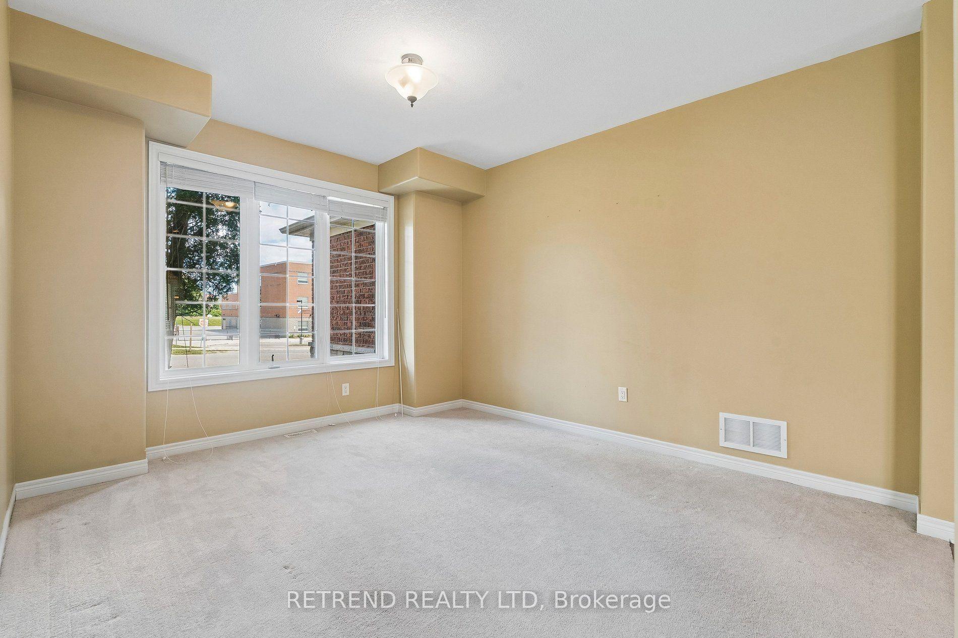Photo 4 of 36 Sandringham Drive, Barrie, Innis-Shore — HOMEH