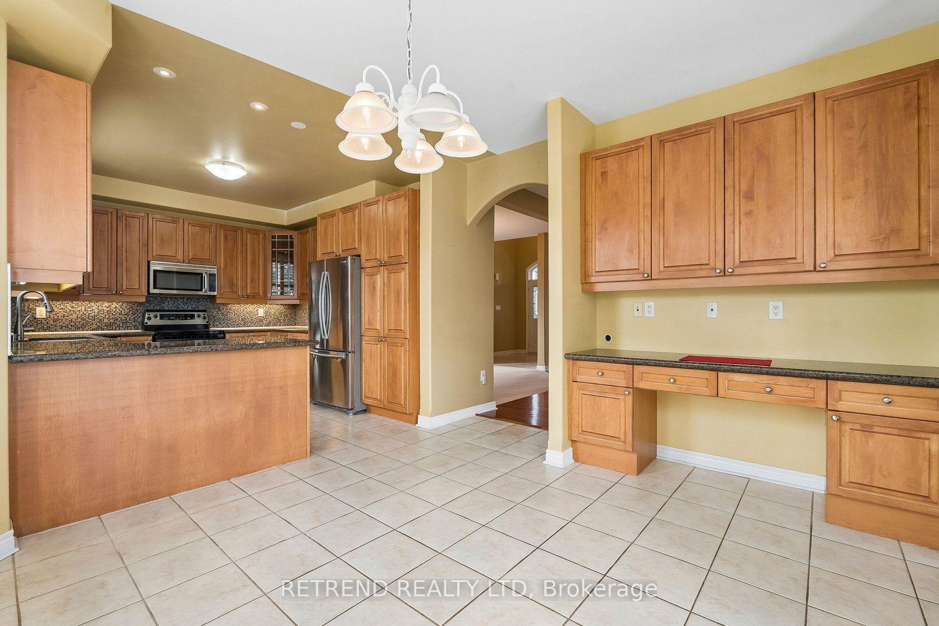 Photo 10 of 36 Sandringham Drive, Barrie, Innis-Shore — HOMEH