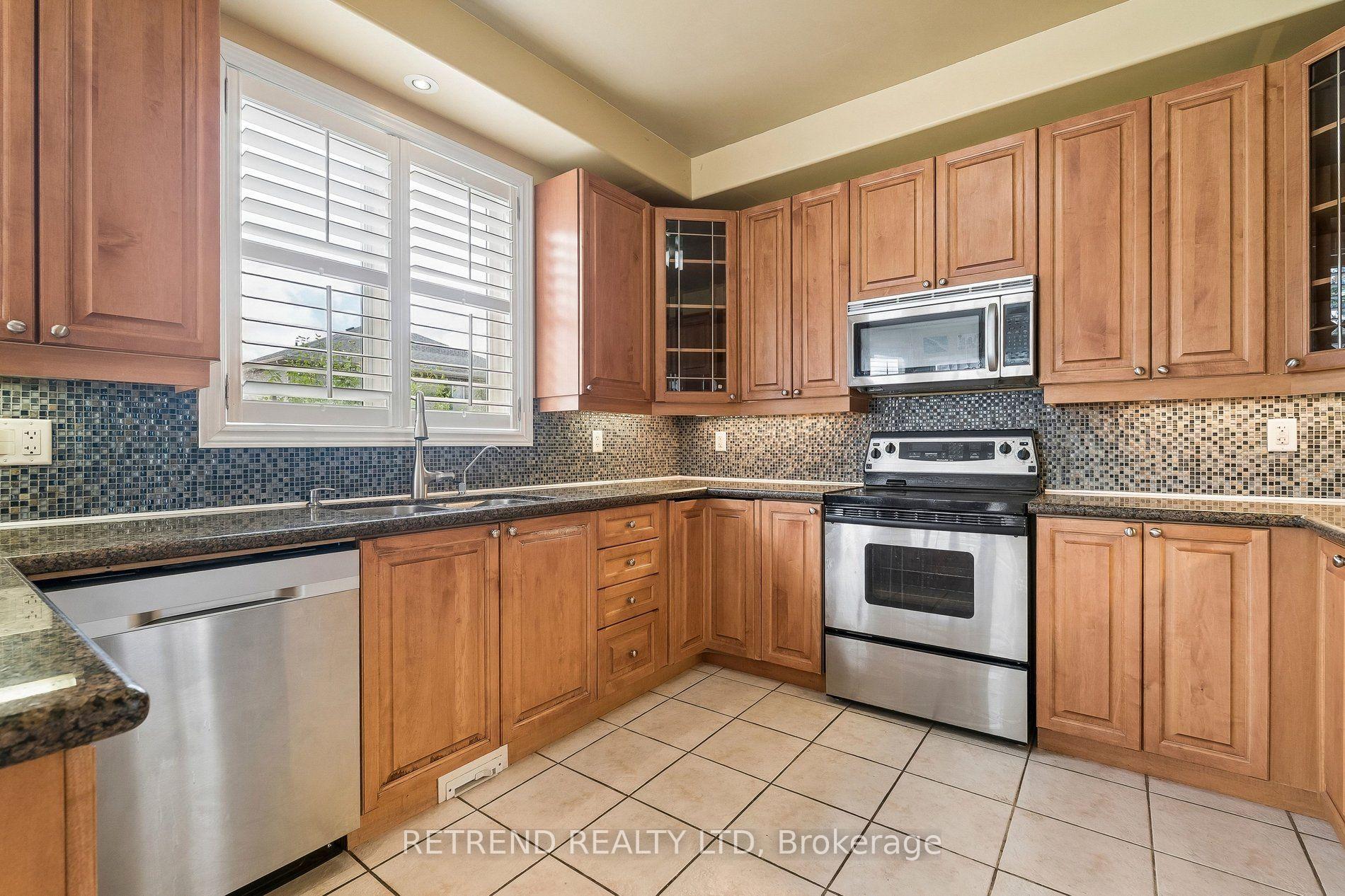 Photo 12 of 36 Sandringham Drive, Barrie, Innis-Shore — HOMEH