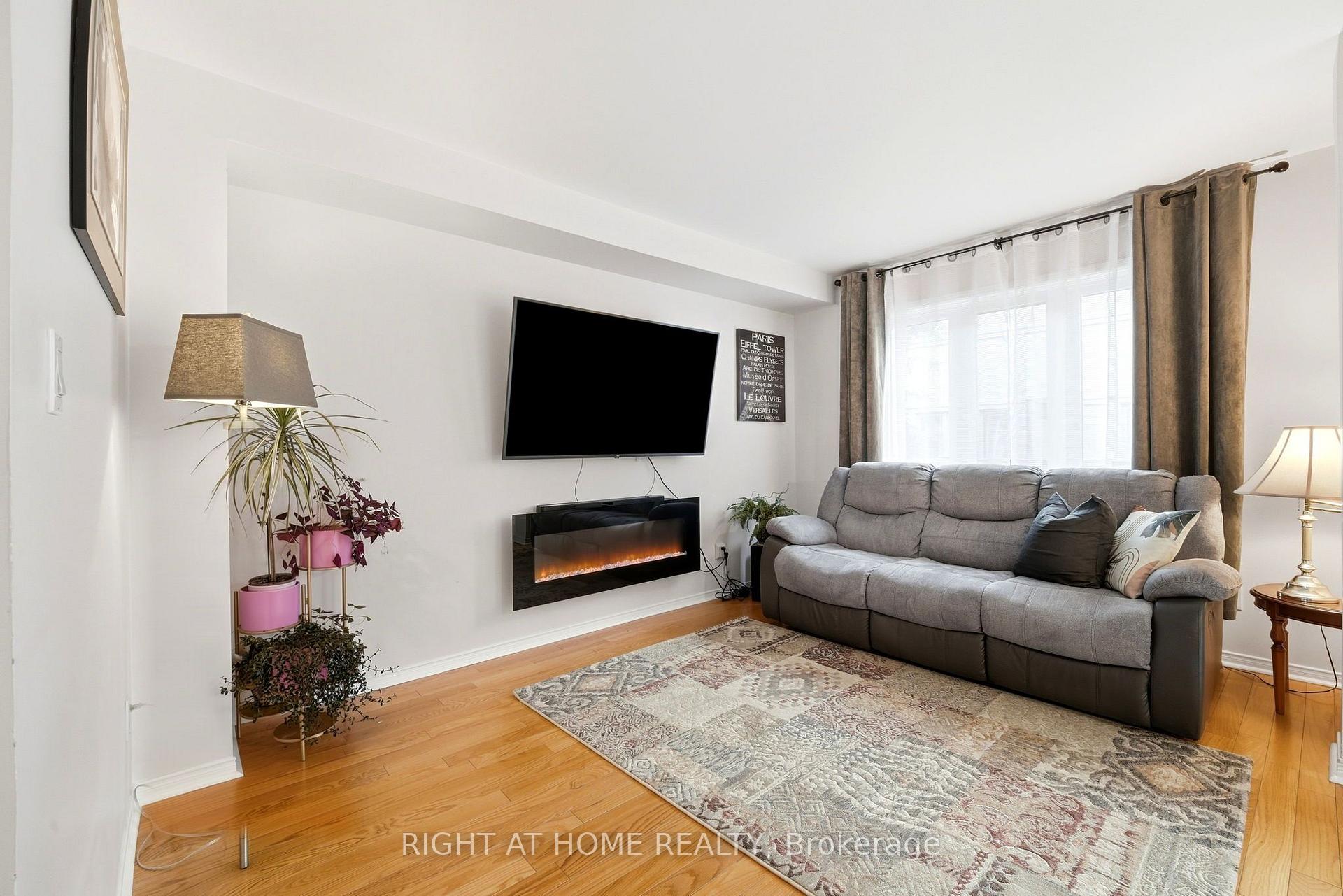 Photo 5 of Unit 2, 23 West Deane Park Drive, Etobicoke, Eringate-Centennial-West Deane — HOMEH