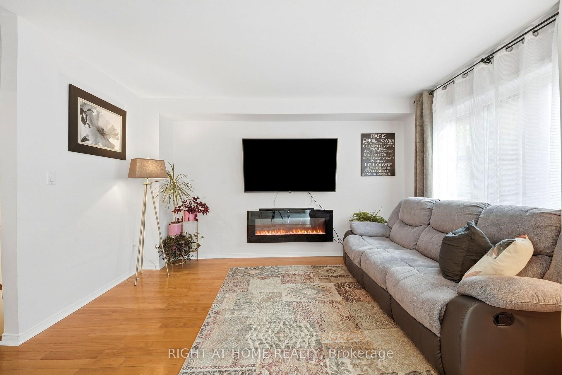 Photo 7 of Unit 2, 23 West Deane Park Drive, Etobicoke, Eringate-Centennial-West Deane — HOMEH