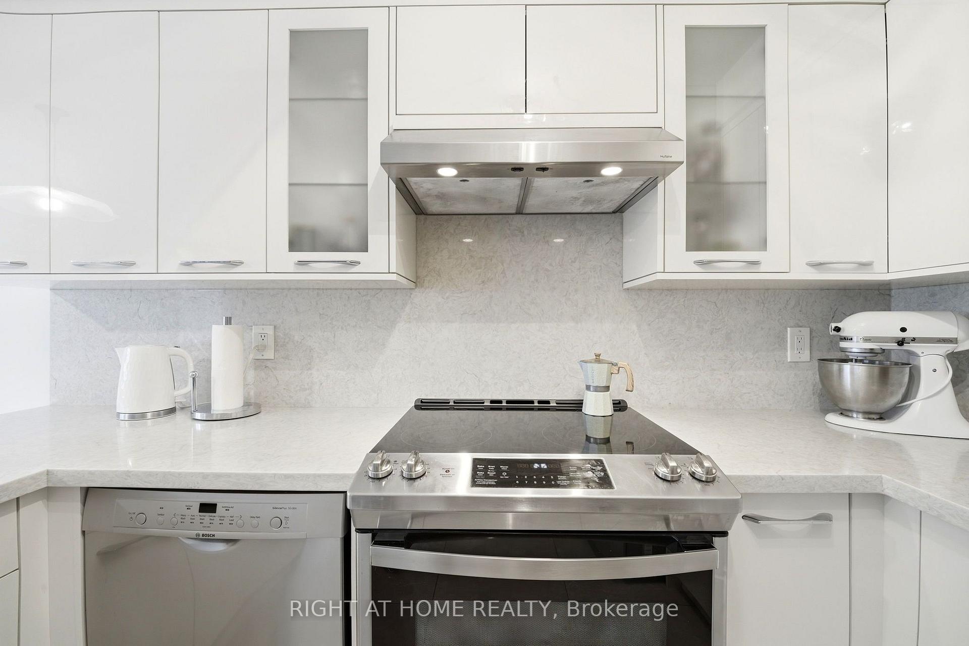 Photo 11 of Unit 2, 23 West Deane Park Drive, Etobicoke, Eringate-Centennial-West Deane — HOMEH