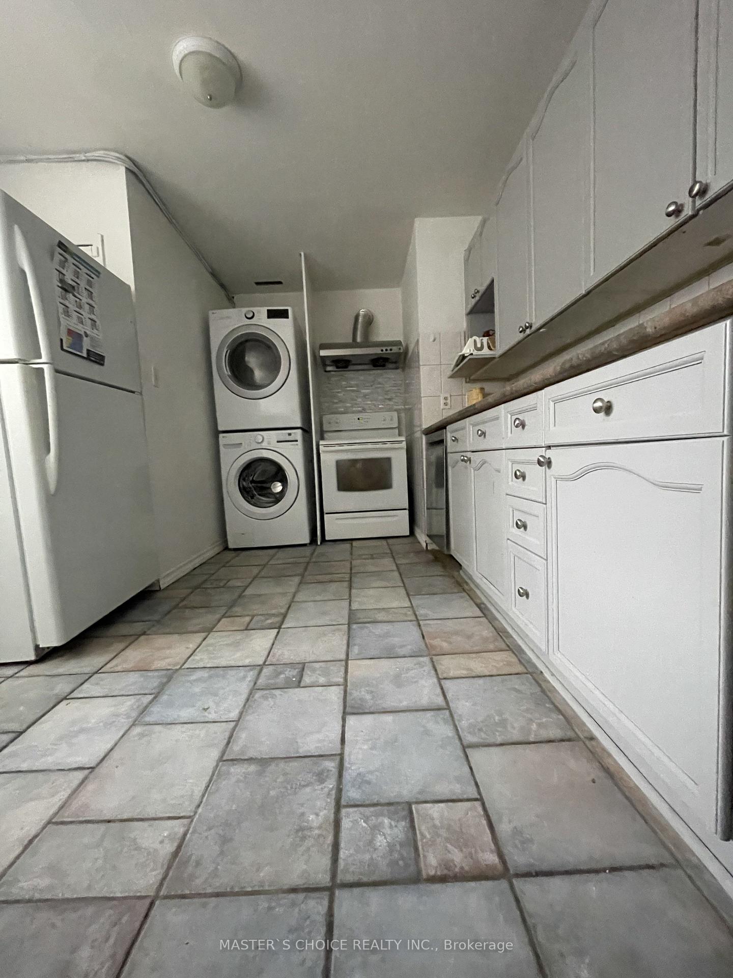 Photo 2 of 39 Richardson Drive S, Aurora, Aurora Highlands — HOMEH